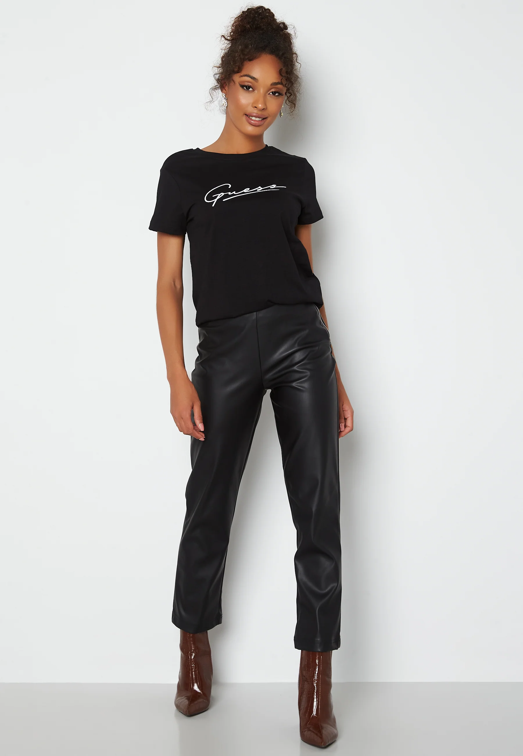 Amelia CN SS T-shirt - Image 2