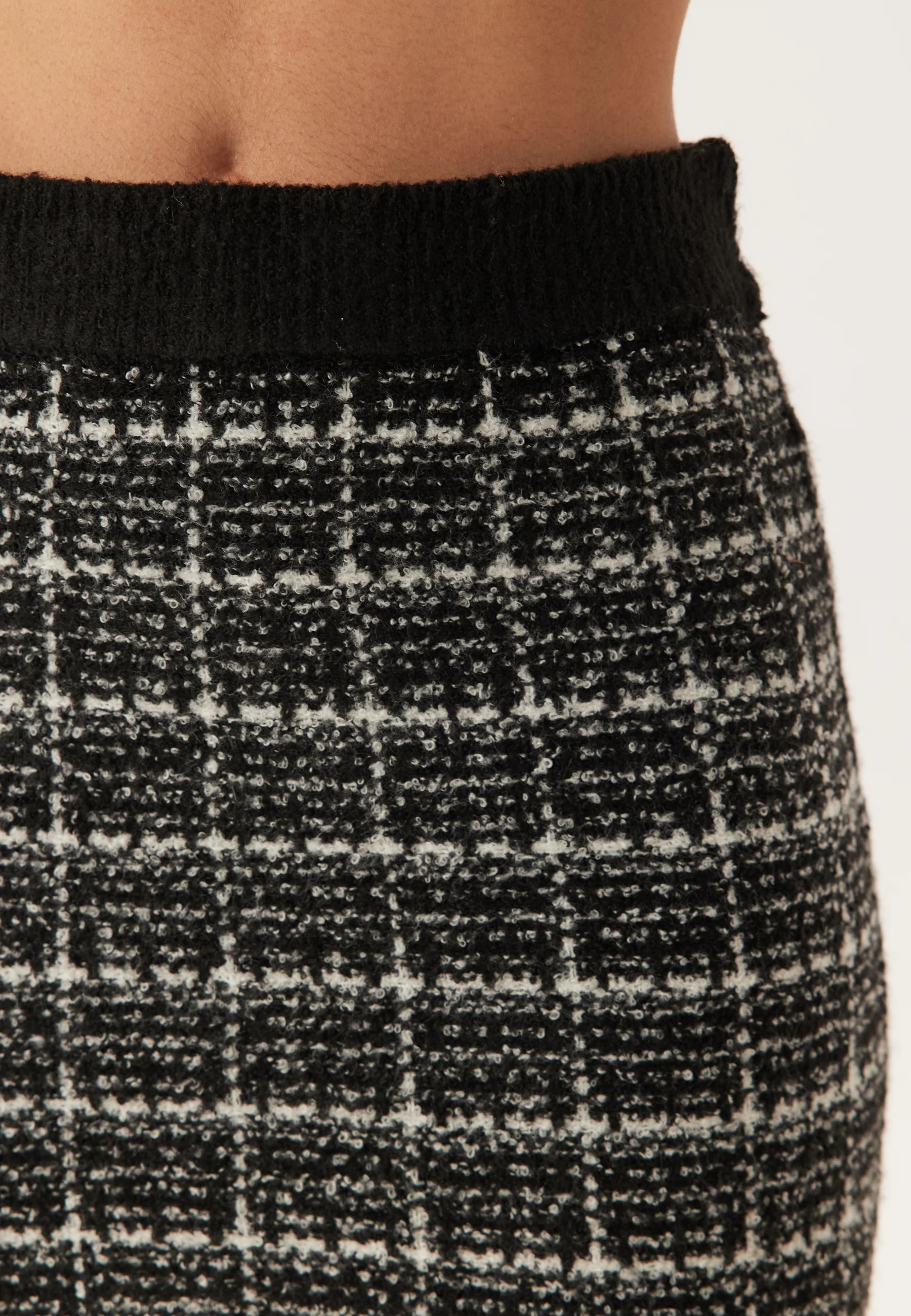 Audrey Check Knit Skirt - Image 5