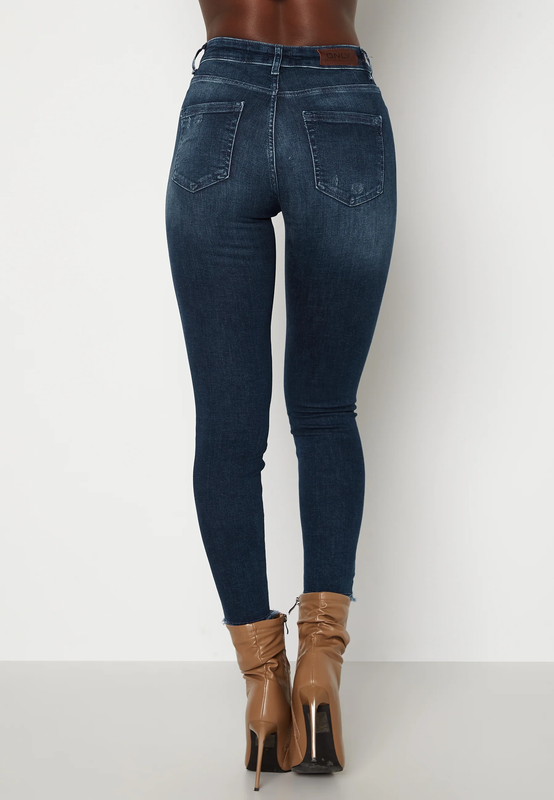 Blush Life Mid Ank Raw Jeans - Image 3