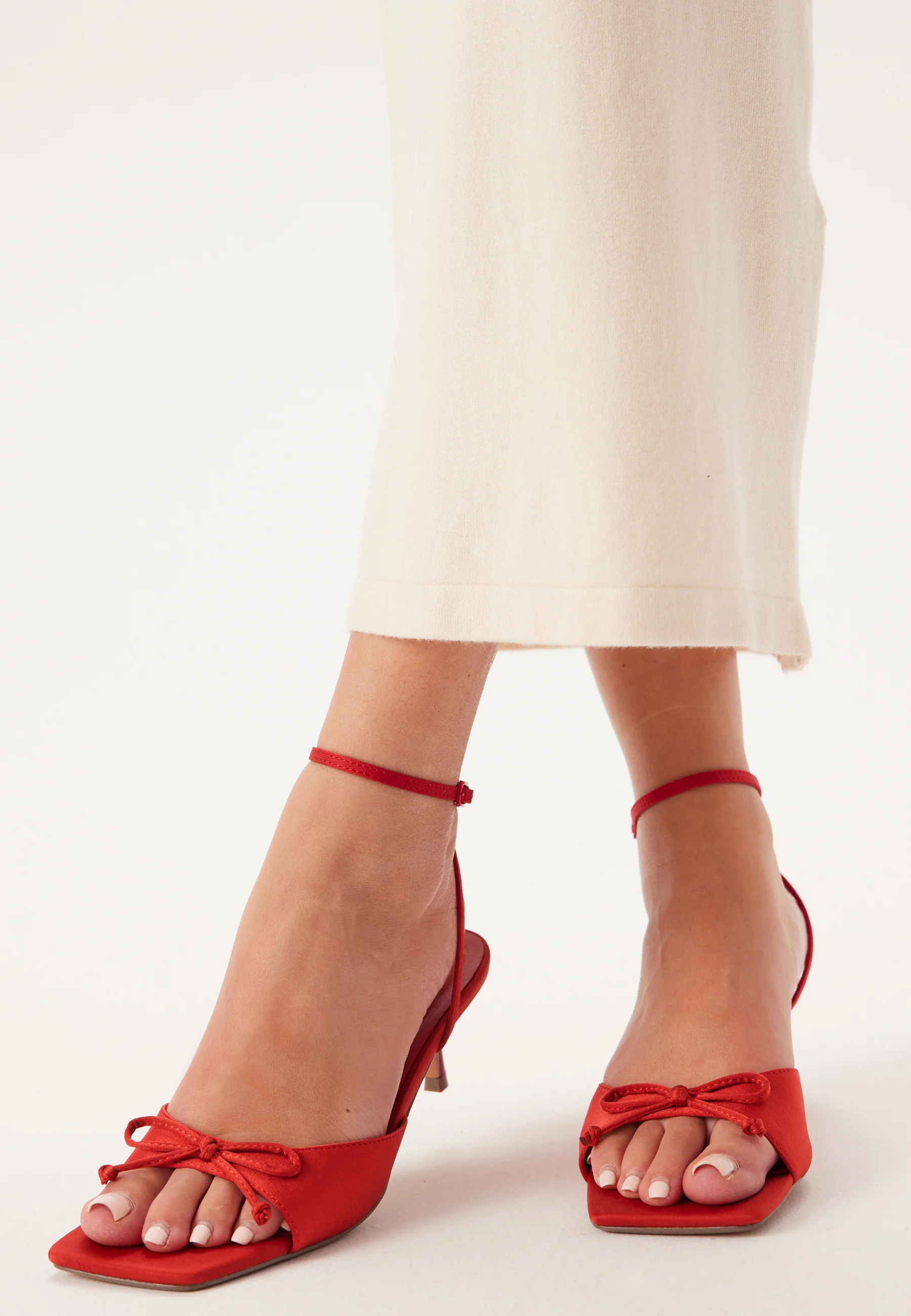 Bow Low heel Strap Sandal - Image 4