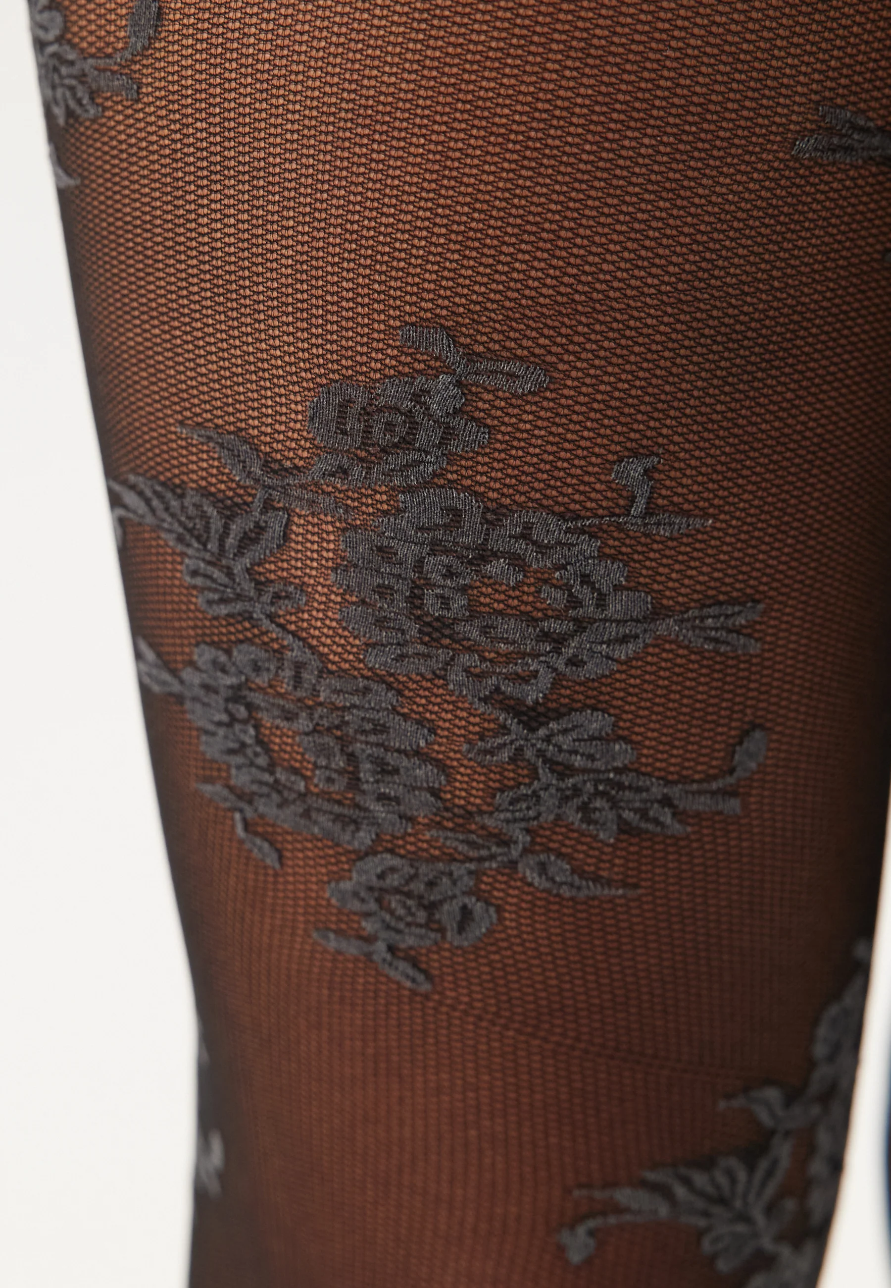 Chloe 40 Den - Image 3