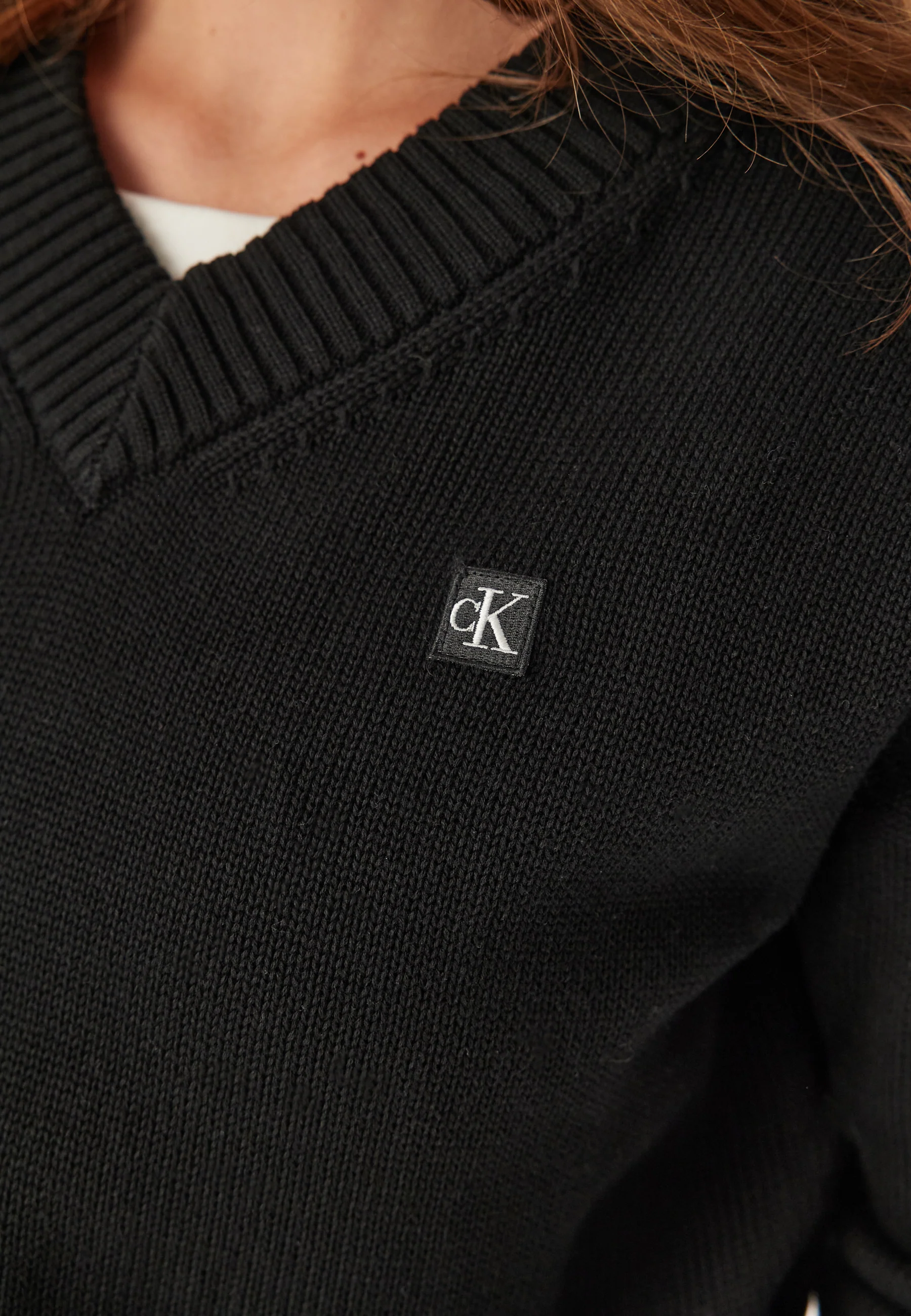 Ck Embro Badge V-neck Sweater - Image 5