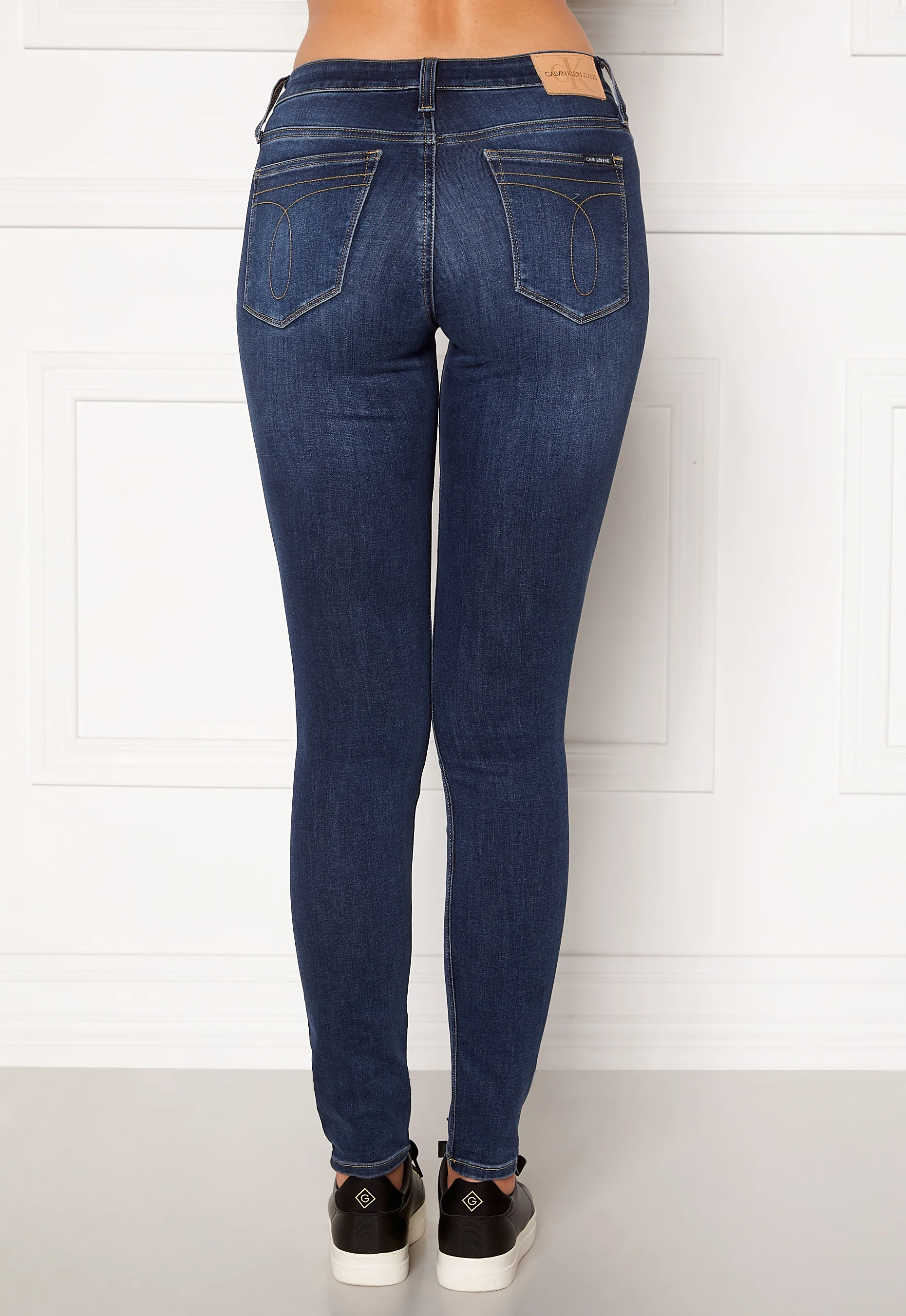CKJ 011 Mid Rise Skinny