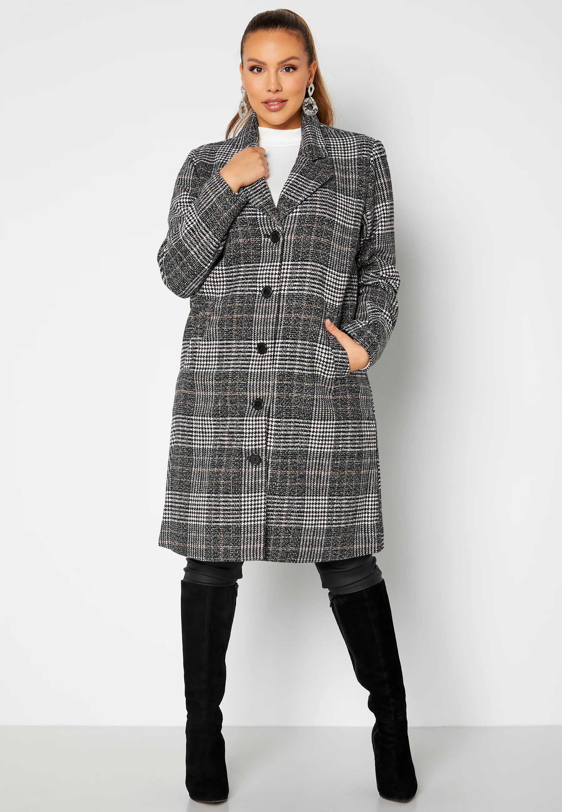 Corinne checked coat - Image 10