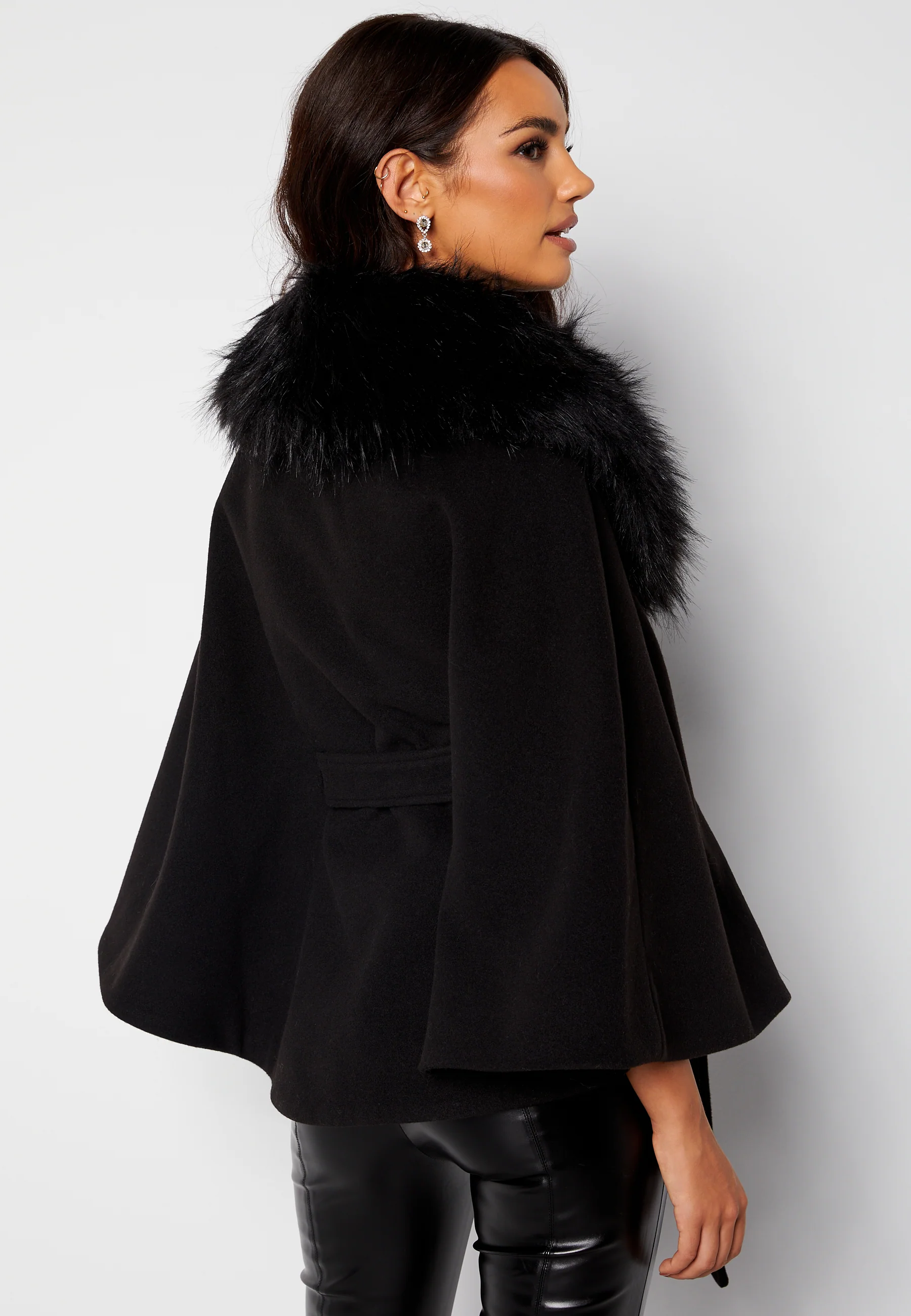 Cornelia cape - Image 3