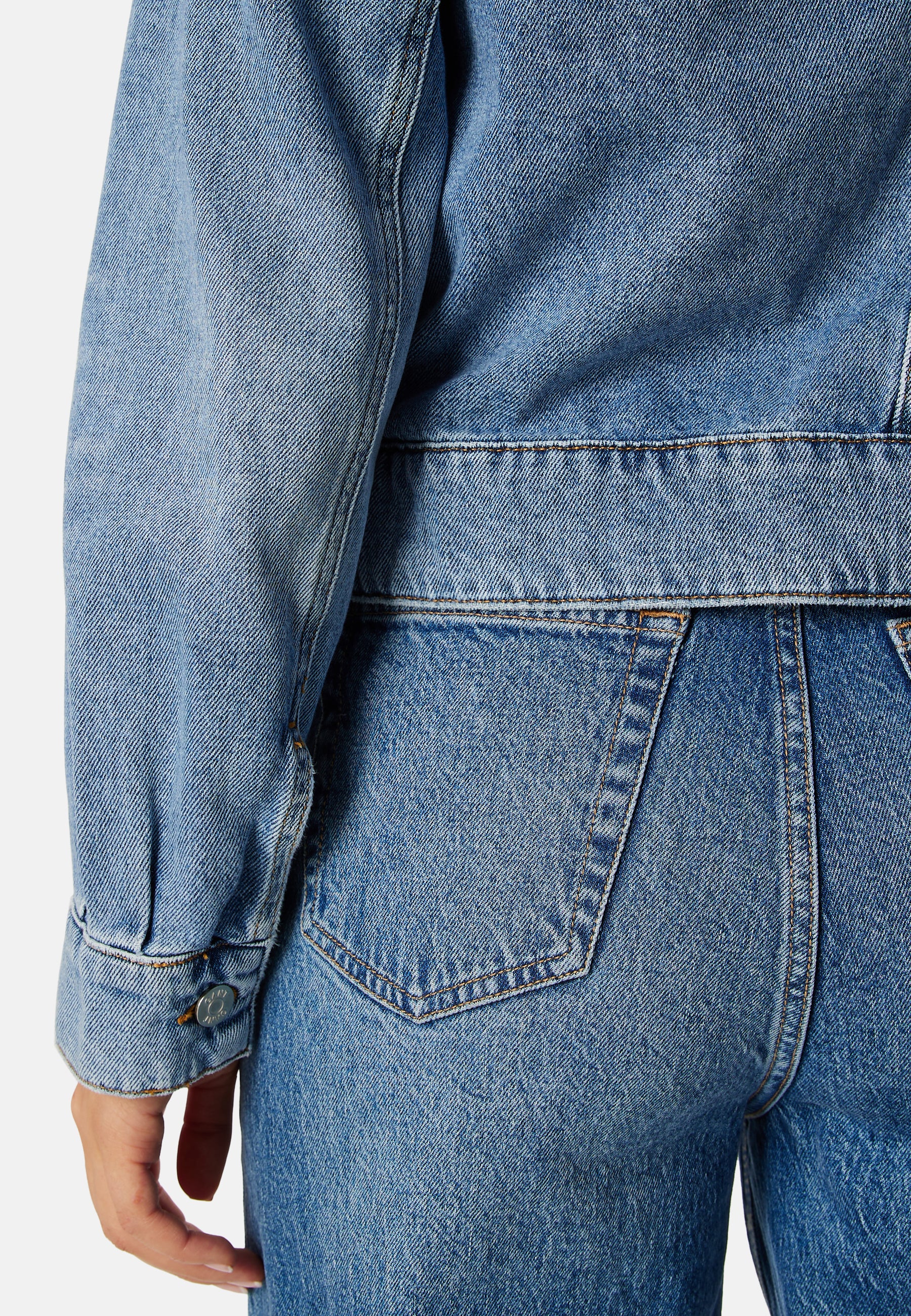 Cropped Denim Jacket - Image 7