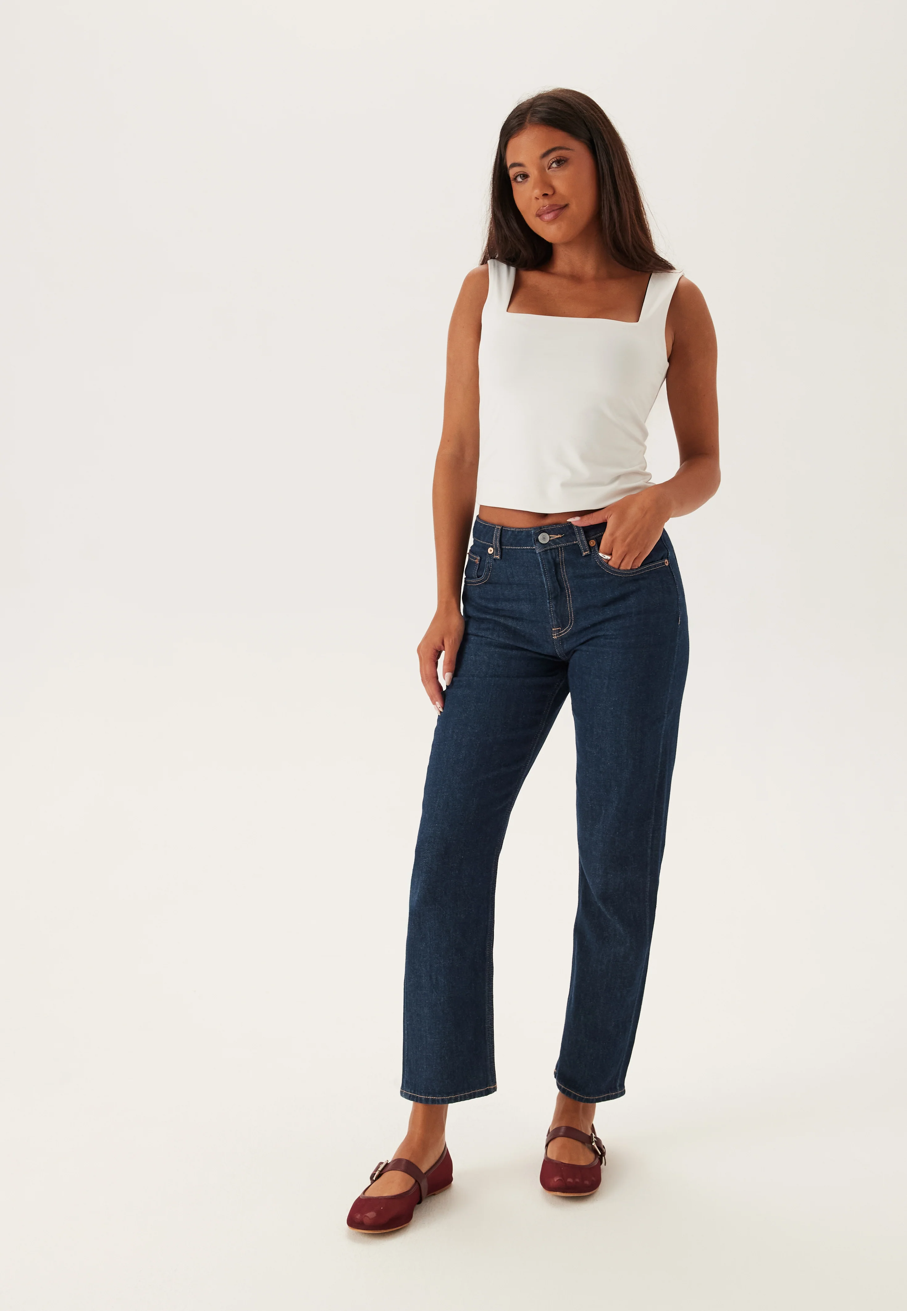 Cropped Straight Stretch Jeans - Image 4