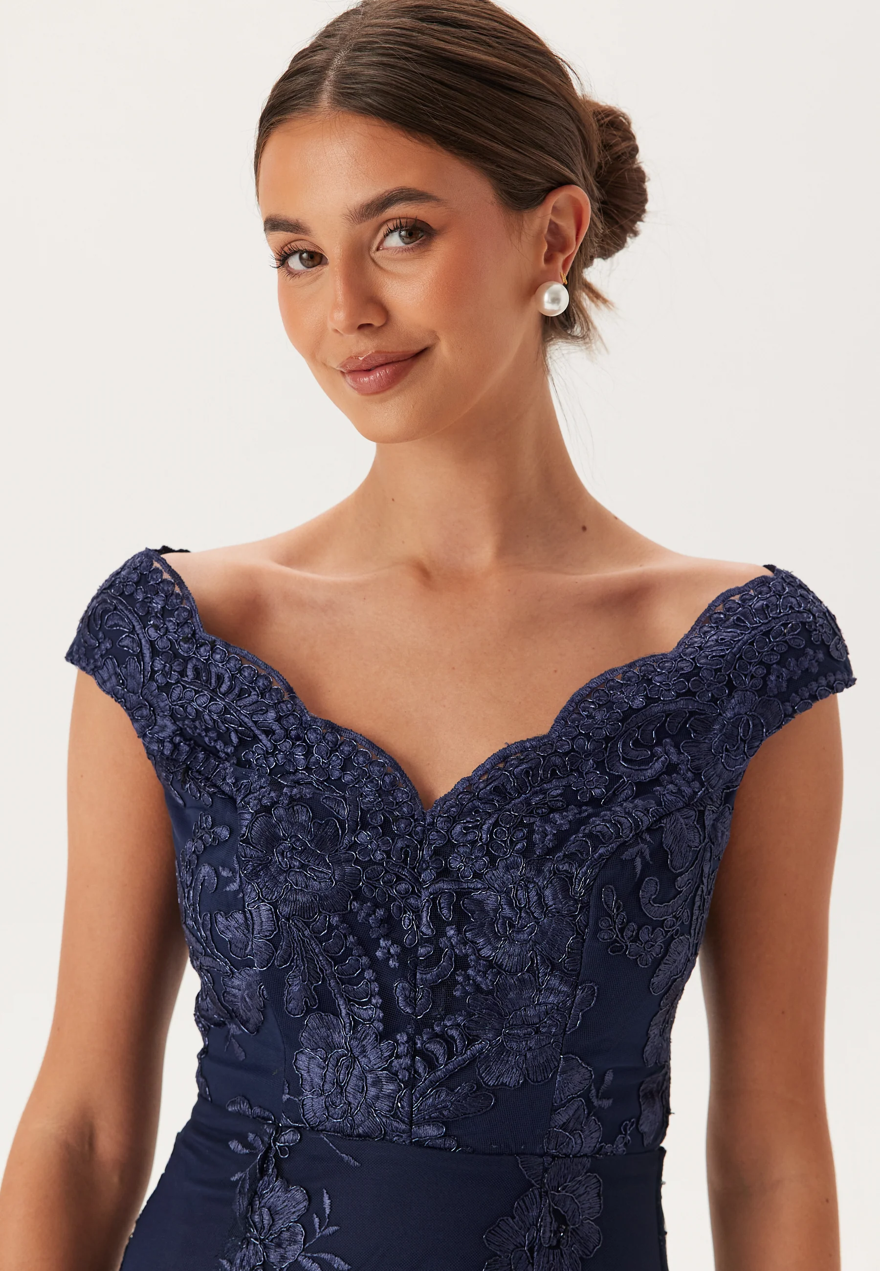 Embroidered Lace Dress - Image 3