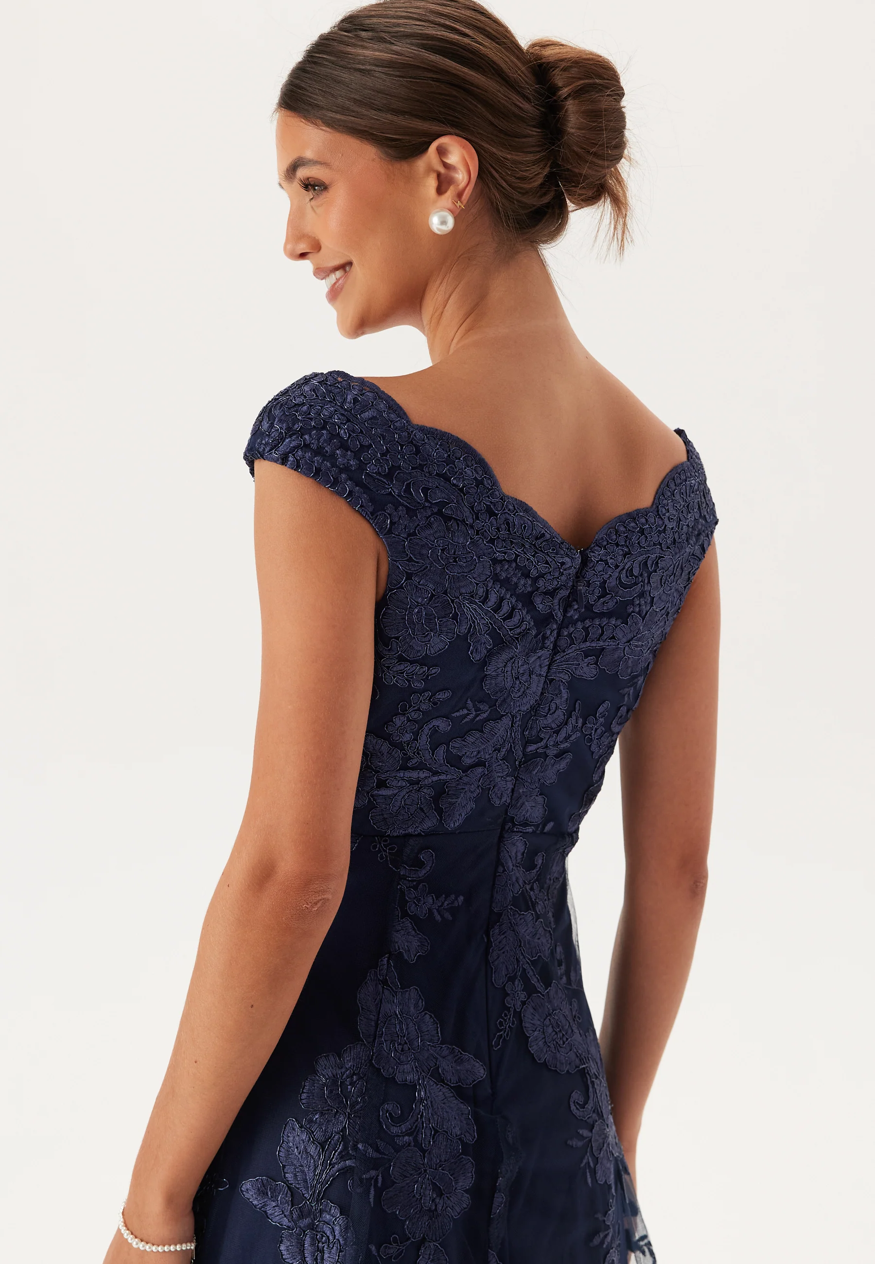 Embroidered Lace Dress - Image 4
