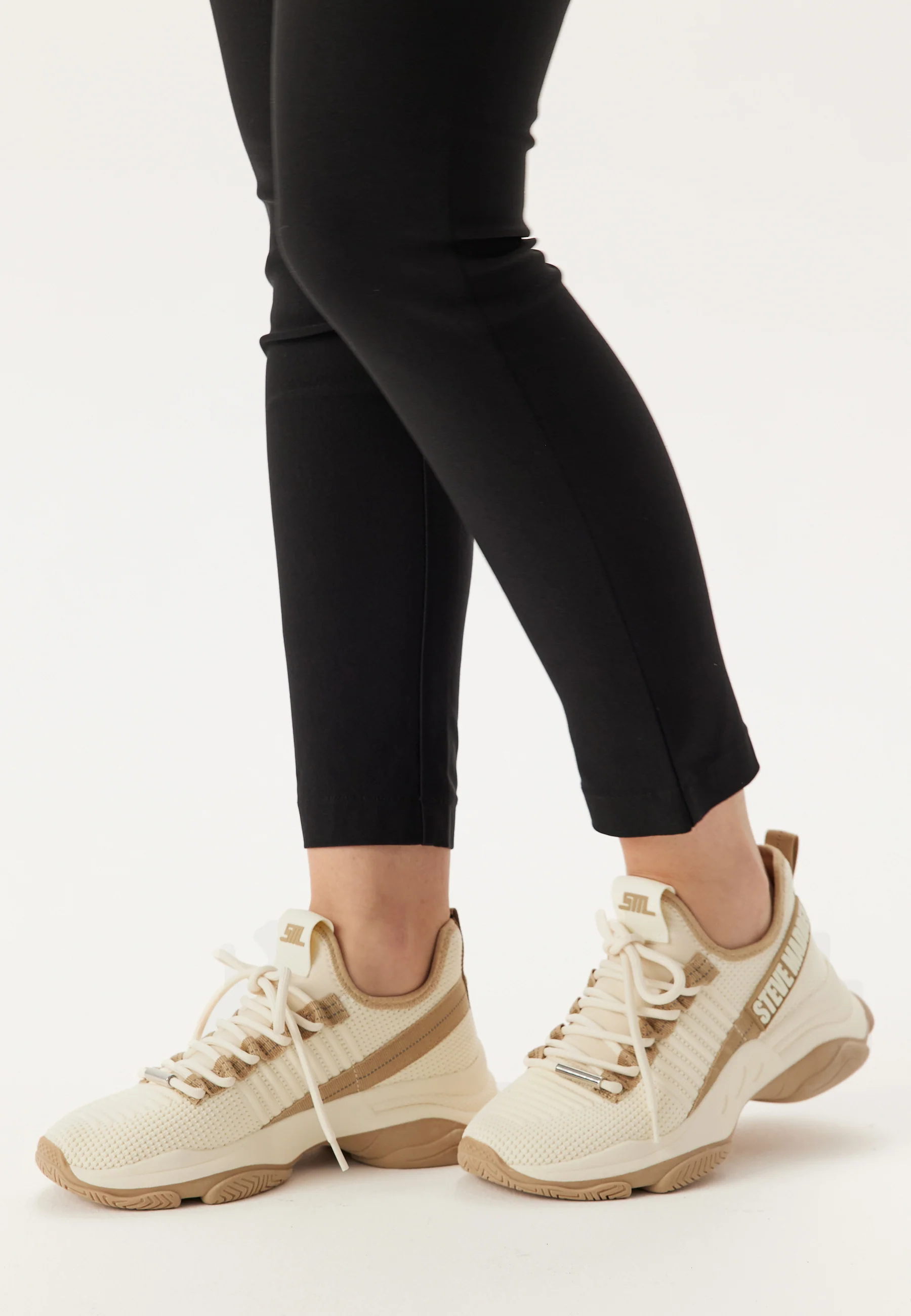 Mac-E Sneaker