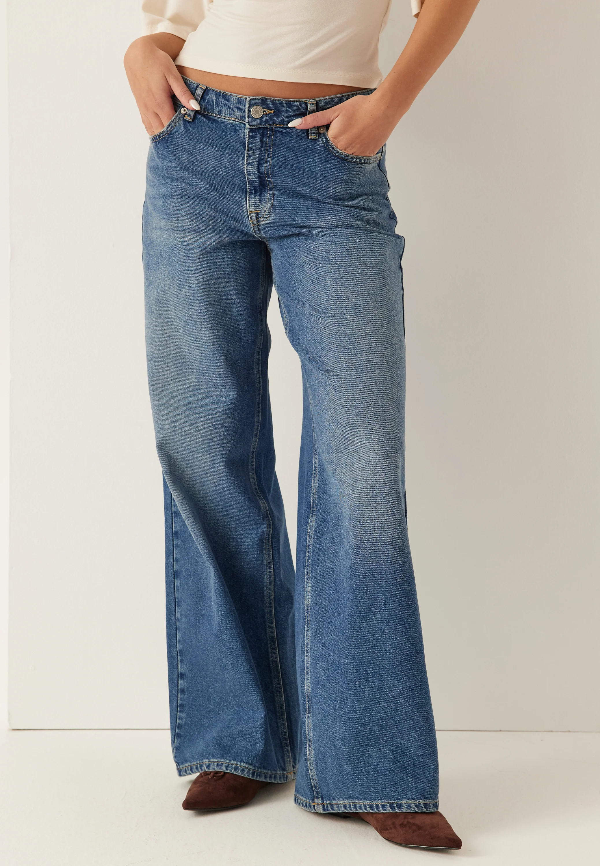 Mid Wide Jeans - Image 2