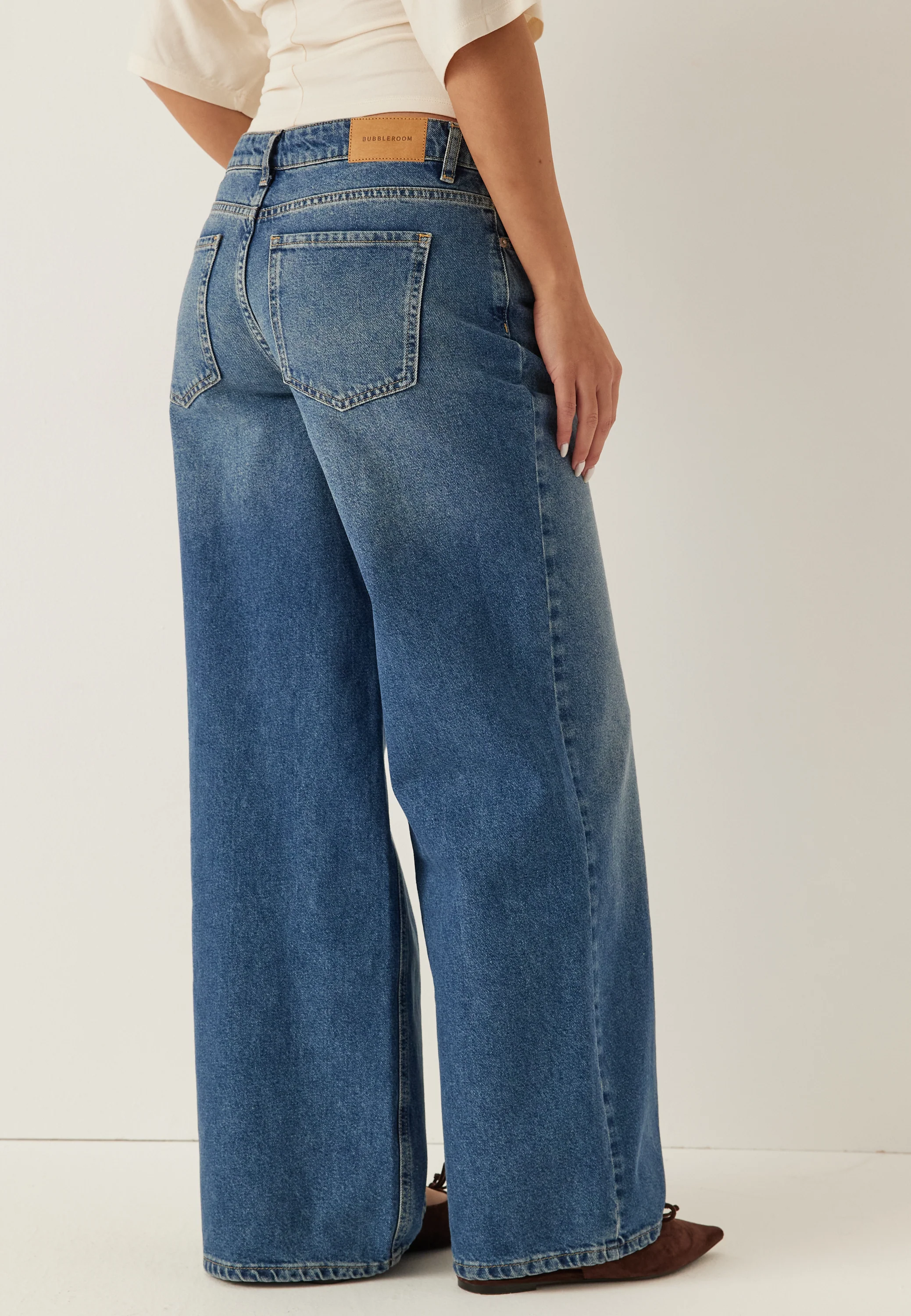Mid Wide Jeans - Image 4