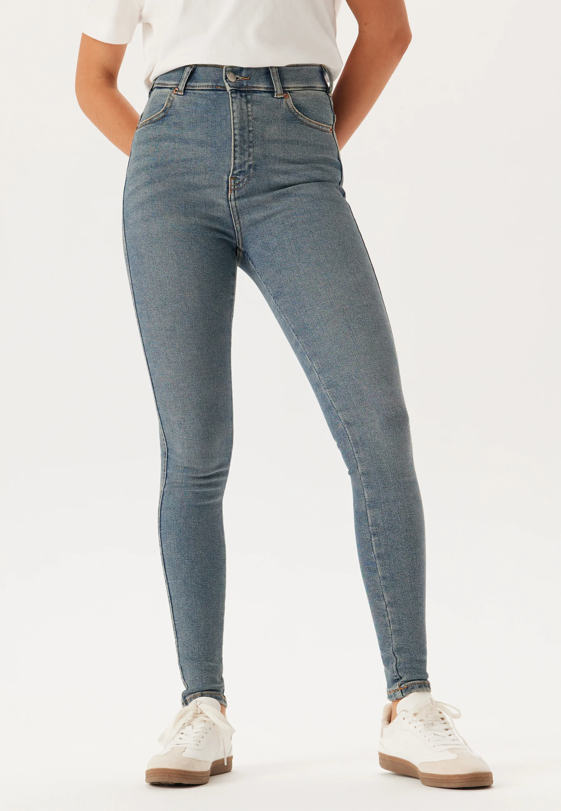 Moxy - Image 2