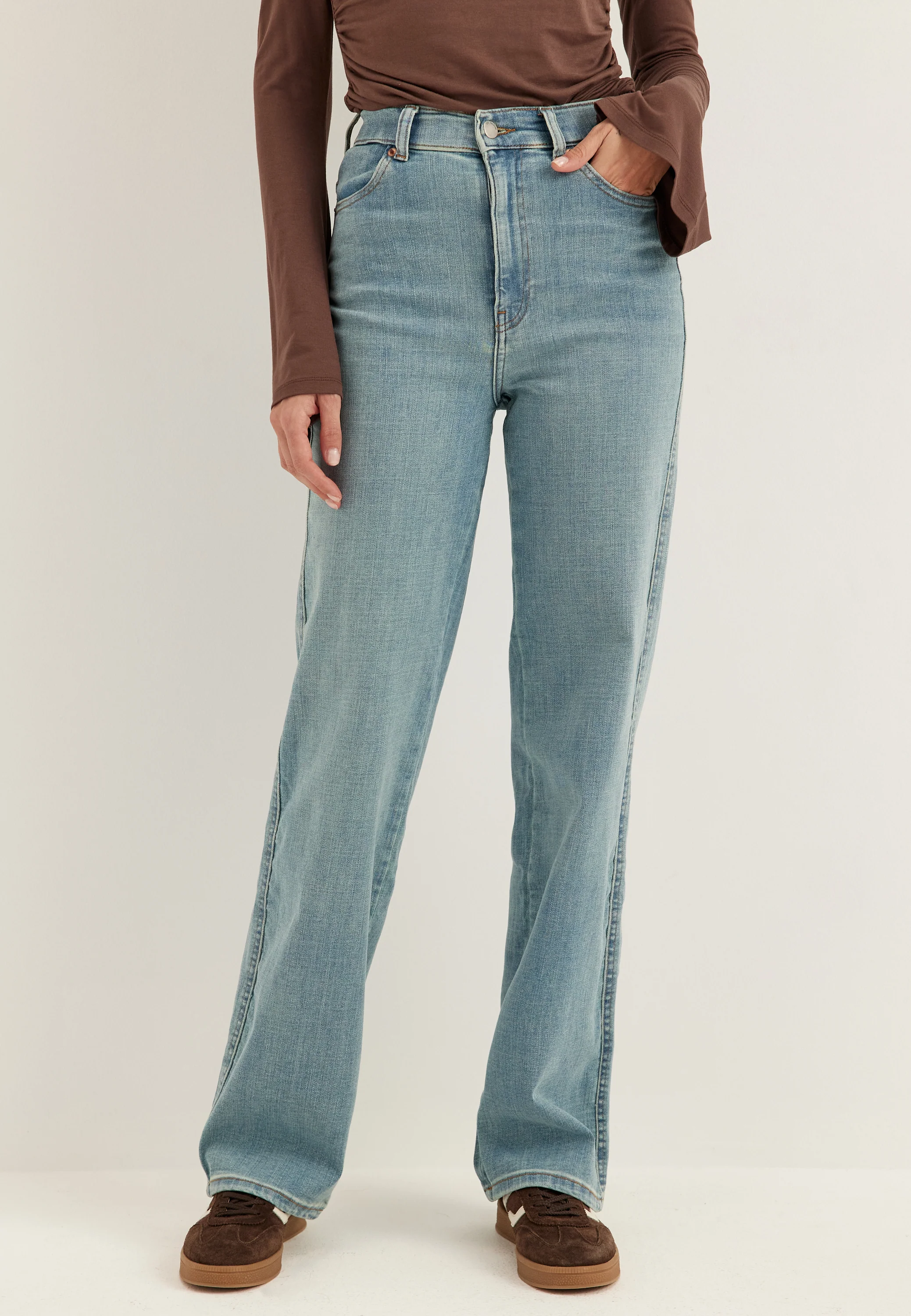 Moxy Straight - Image 6