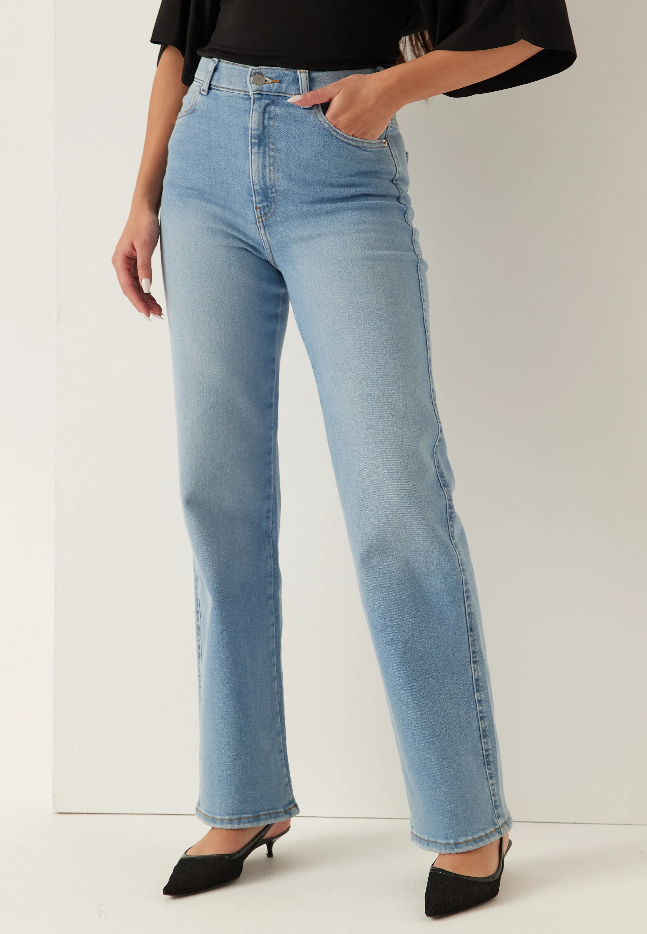 Moxy Straight - Image 2