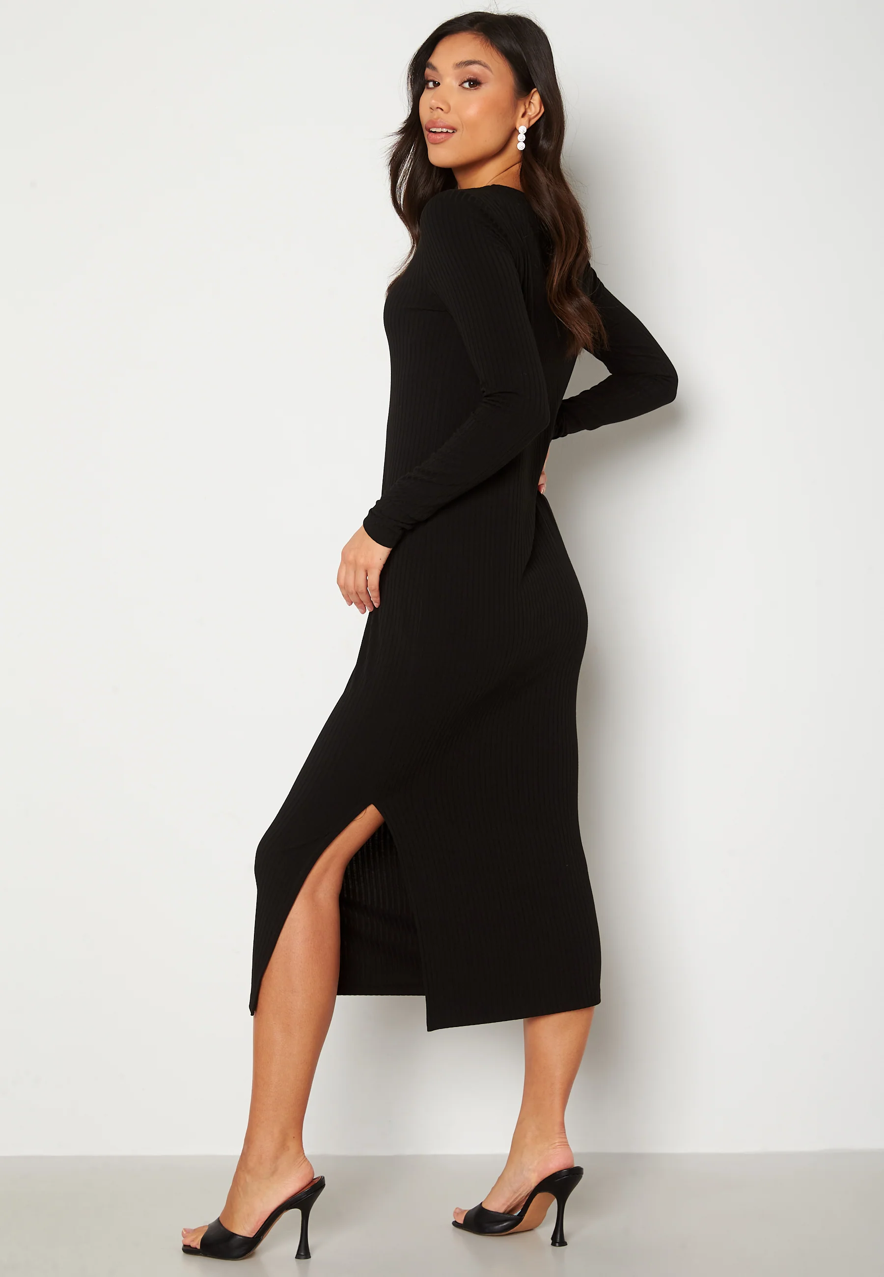 Najda deep v-neck dress - Image 3