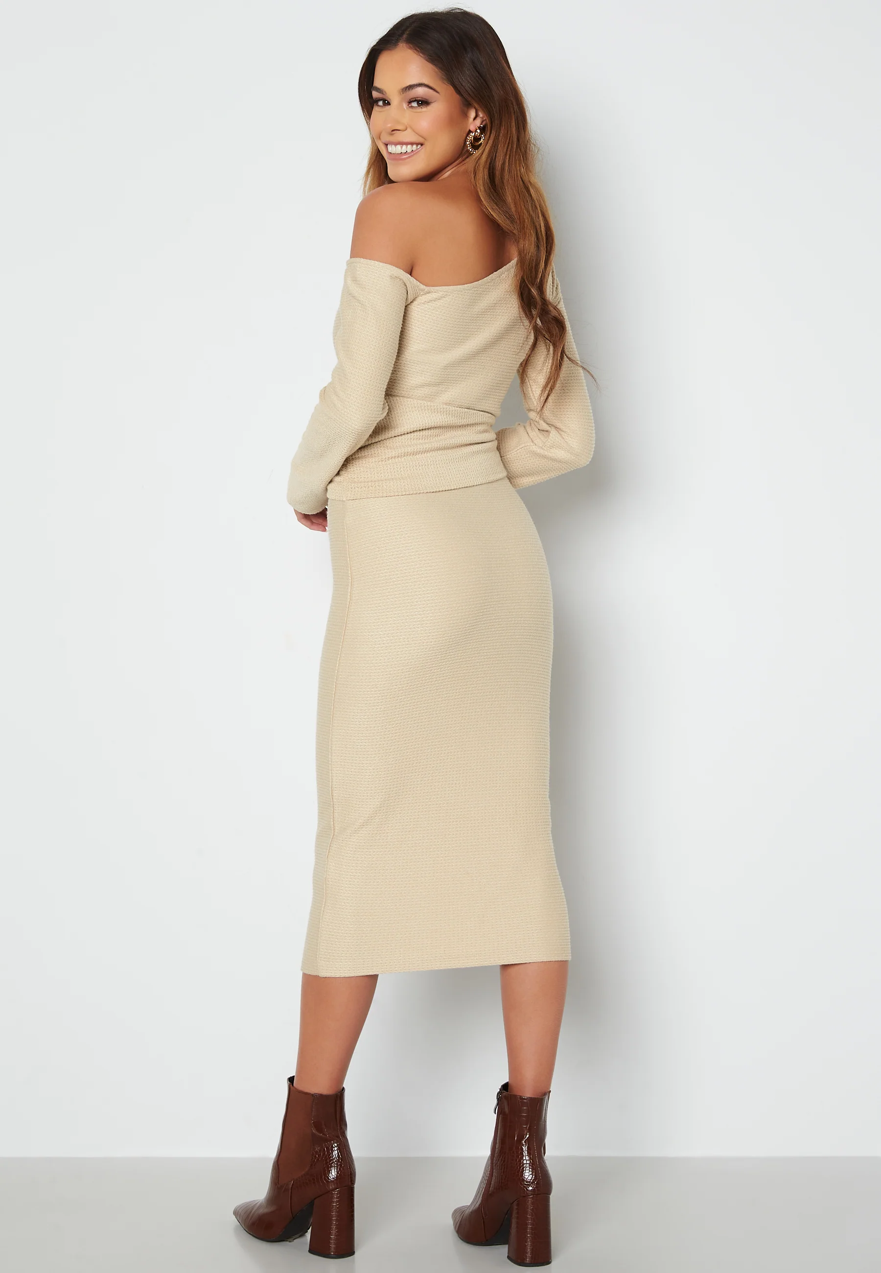Odette knitted peaky shoulder dress - Image 4