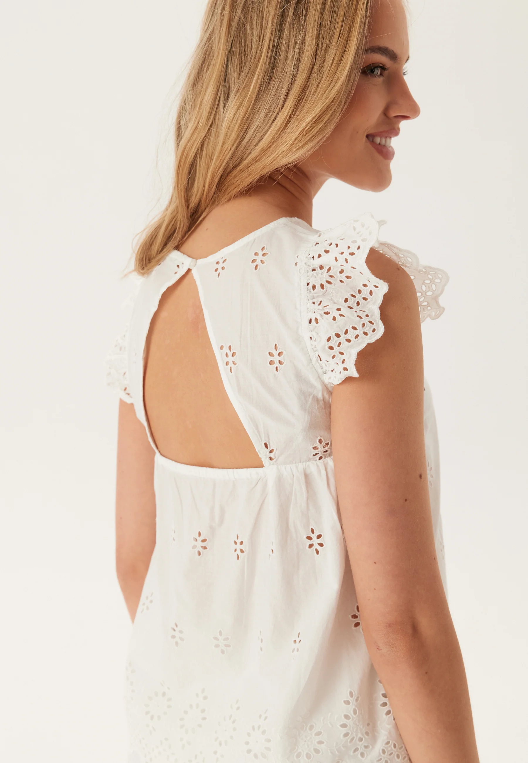 Onllou Life Emb S/S Open Back Top - Image 4