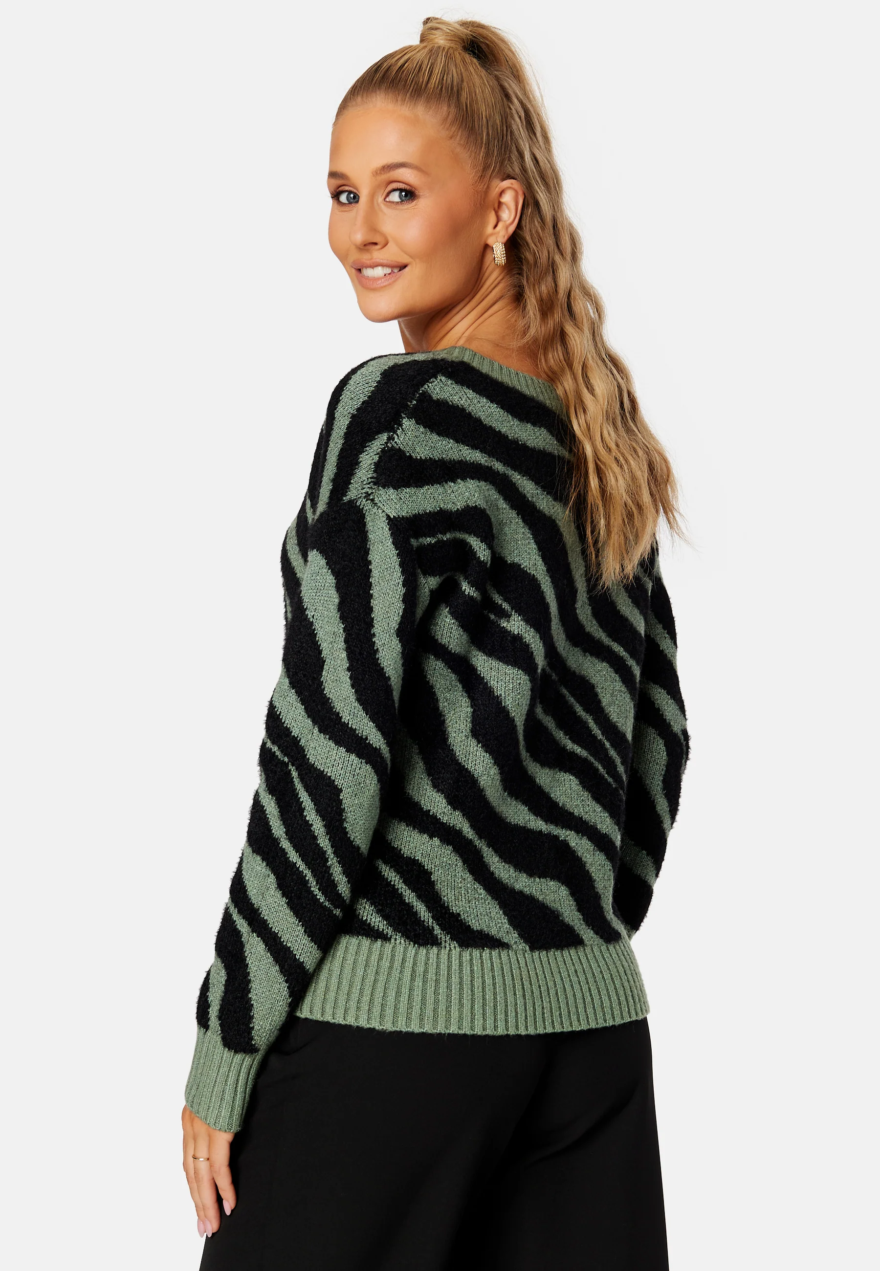 Ril Feami Mix V-Neck L/S Knit - Image 3