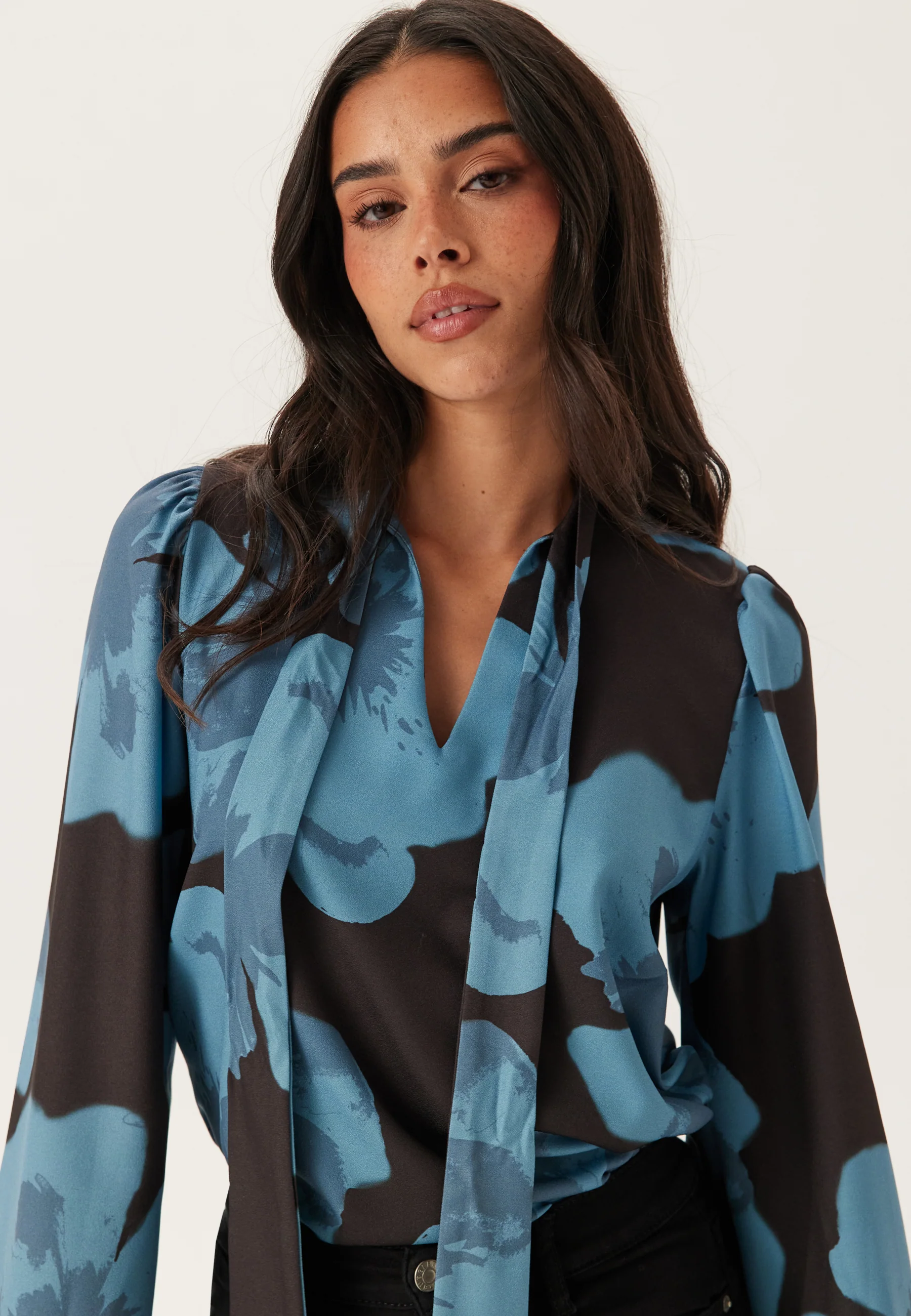 Scarf L/S Blouse - Image 2