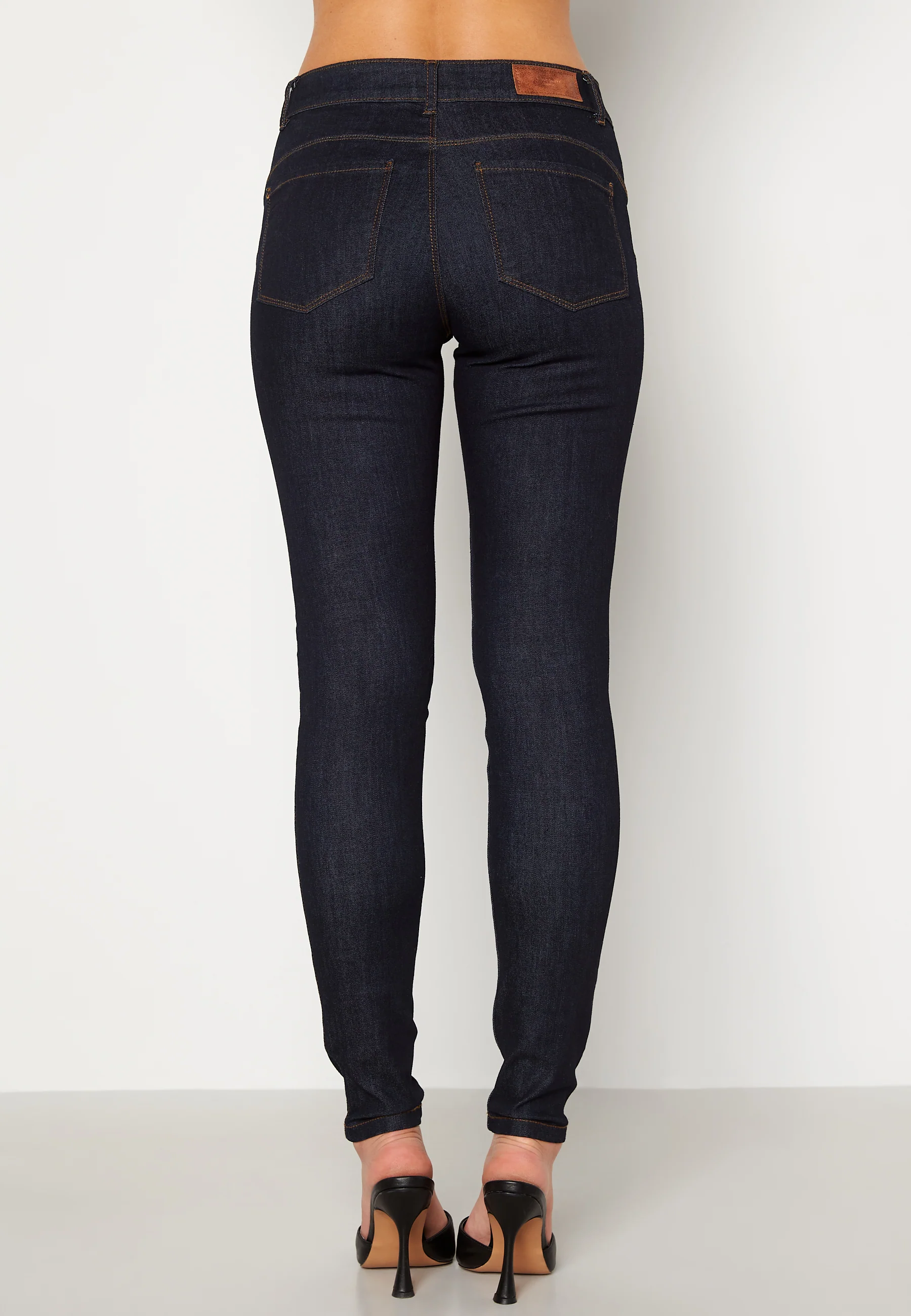 Seven NW Shape Up Jeans