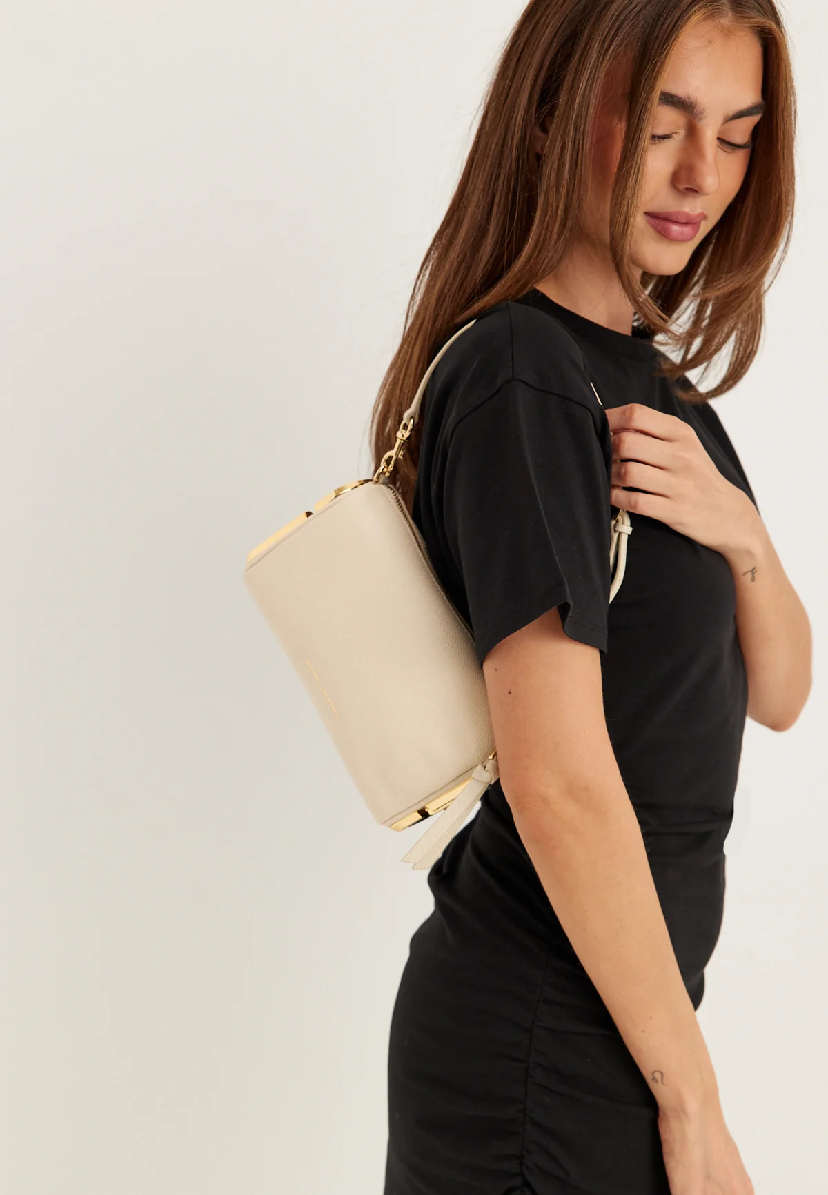 The Snapshot Shoulder - Image 2