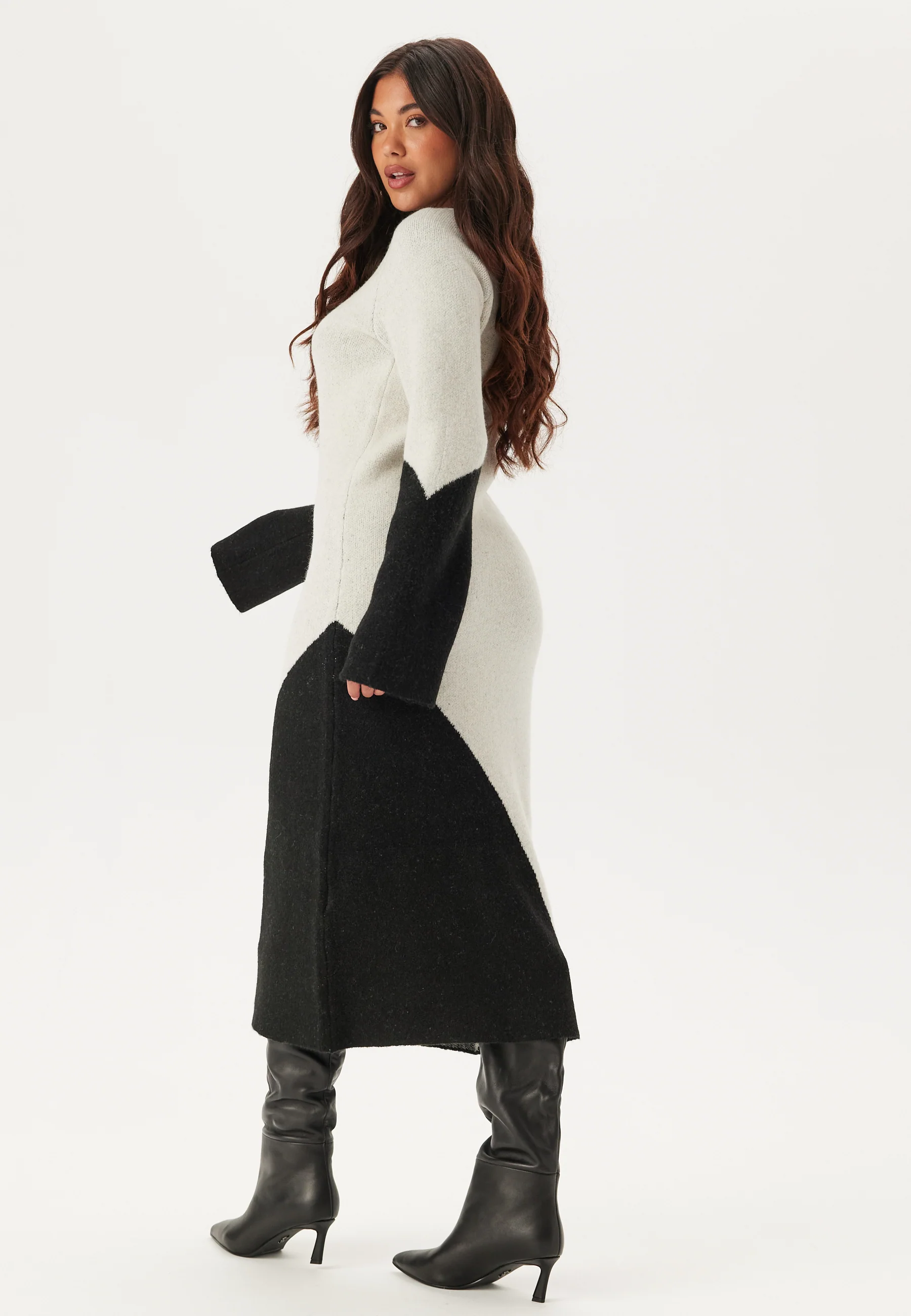 V-neck Knitted Midi Dress - Image 4
