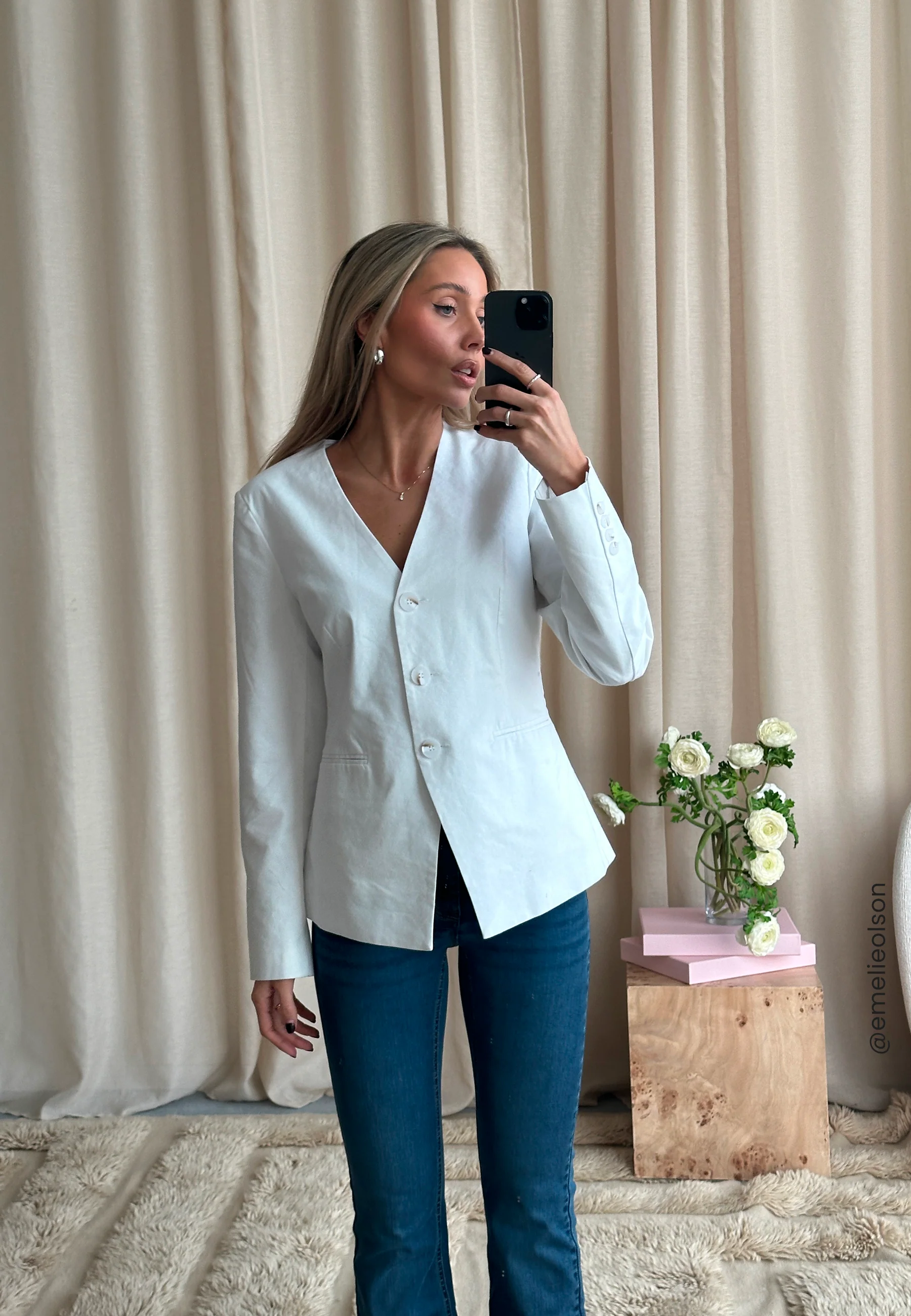 V-neck Shaped Blazer - Image 2