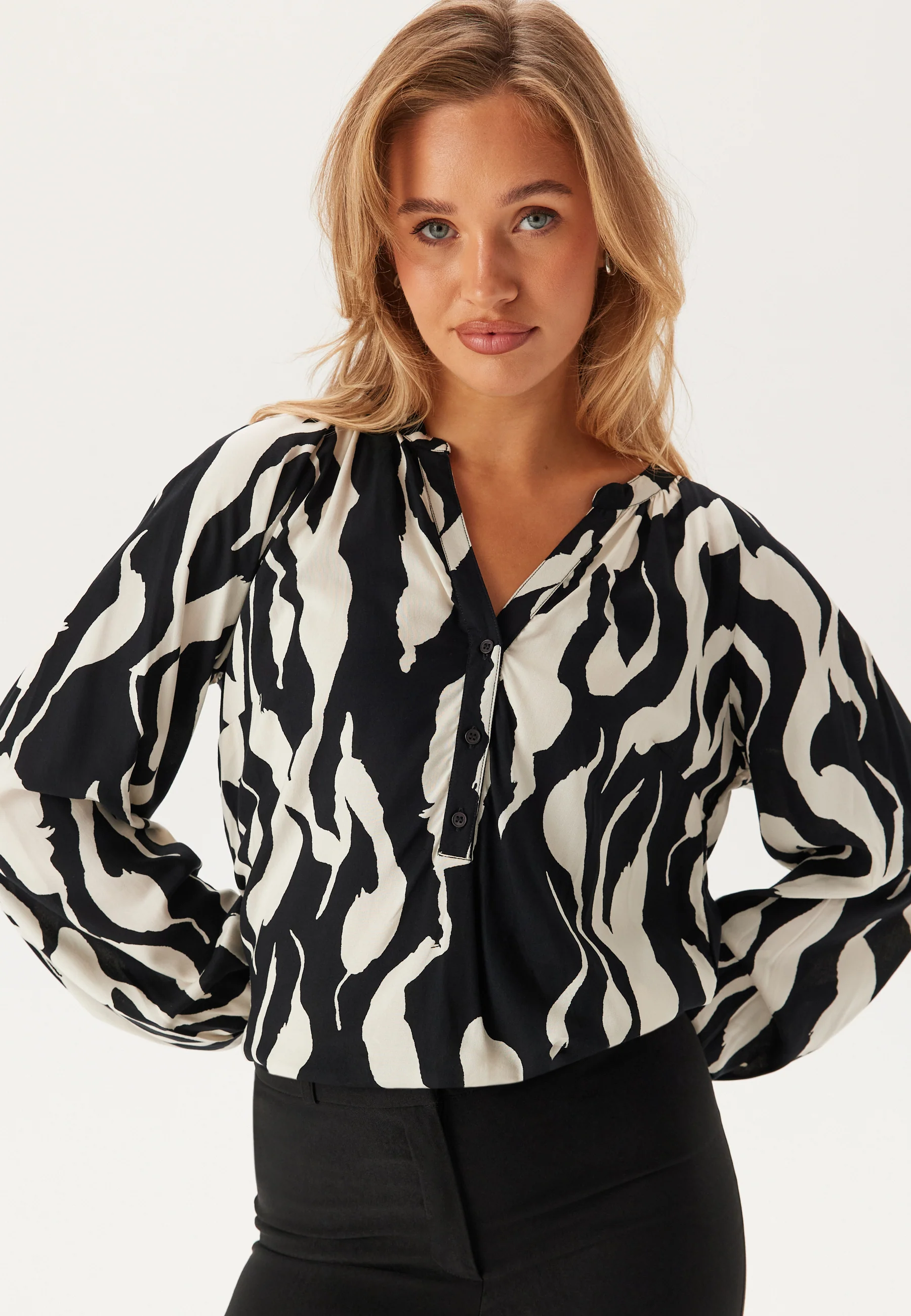 V-neck Viscose L/S Blouse - Image 3