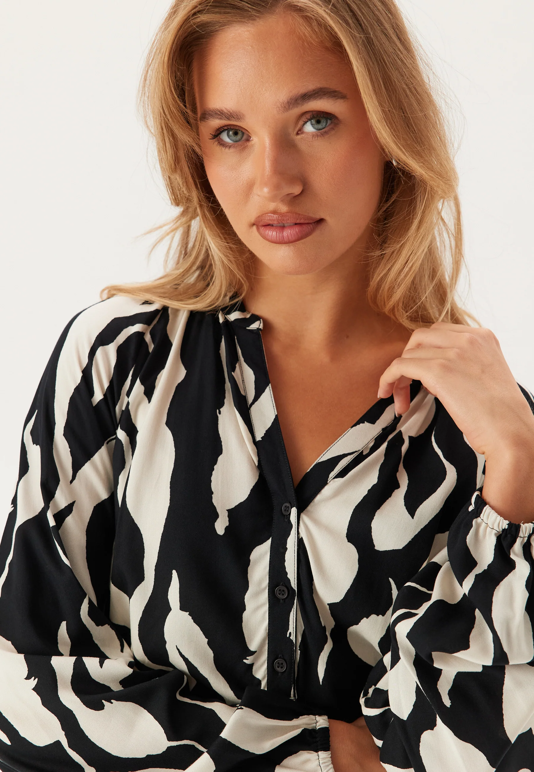 V-neck Viscose L/S Blouse - Image 5