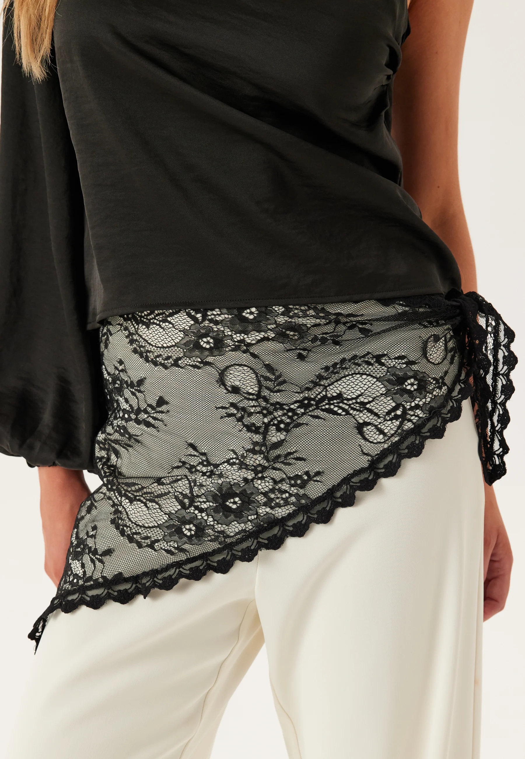 Vialiva Lace Scarf