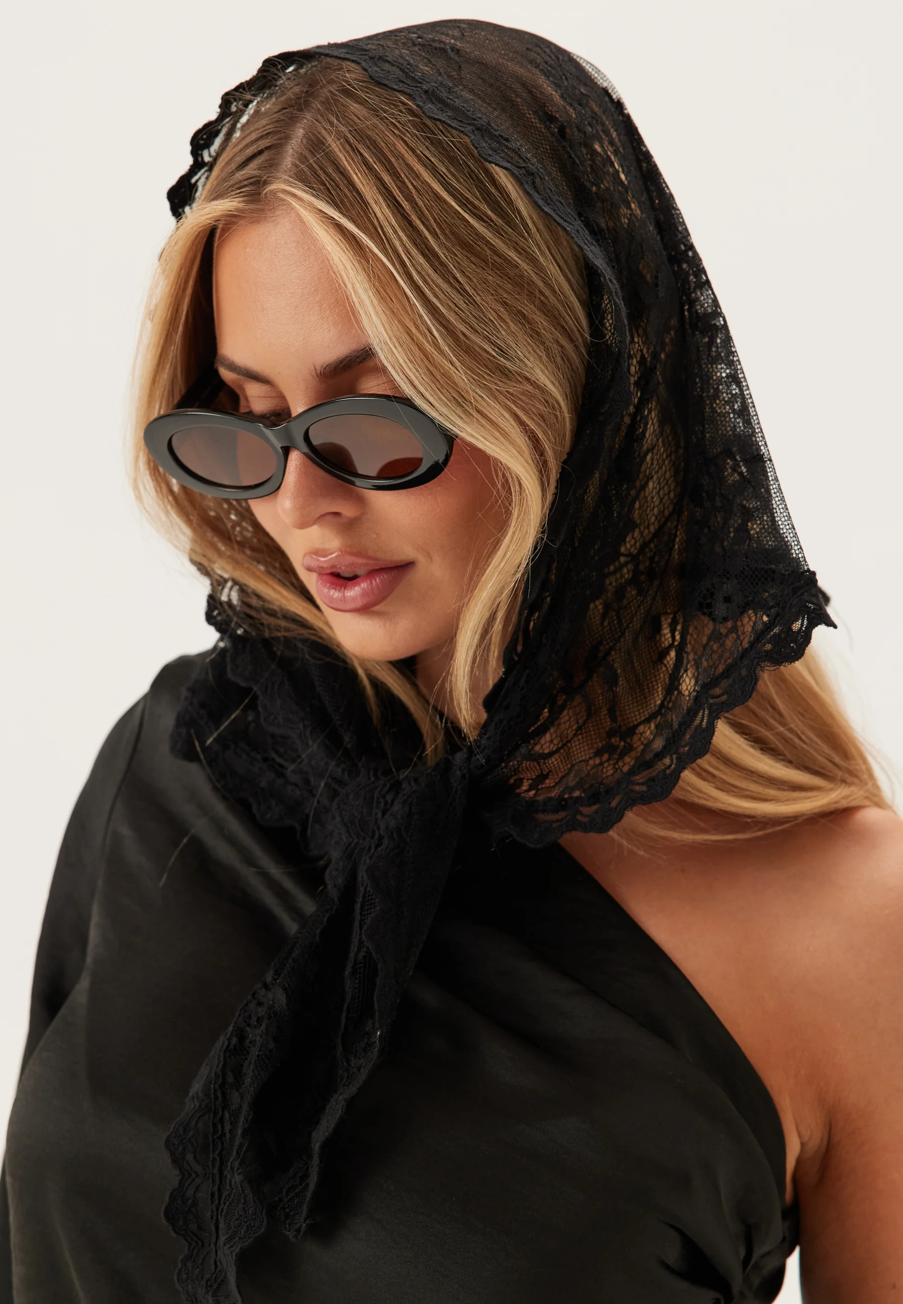 Vialiva Lace Scarf - Image 5