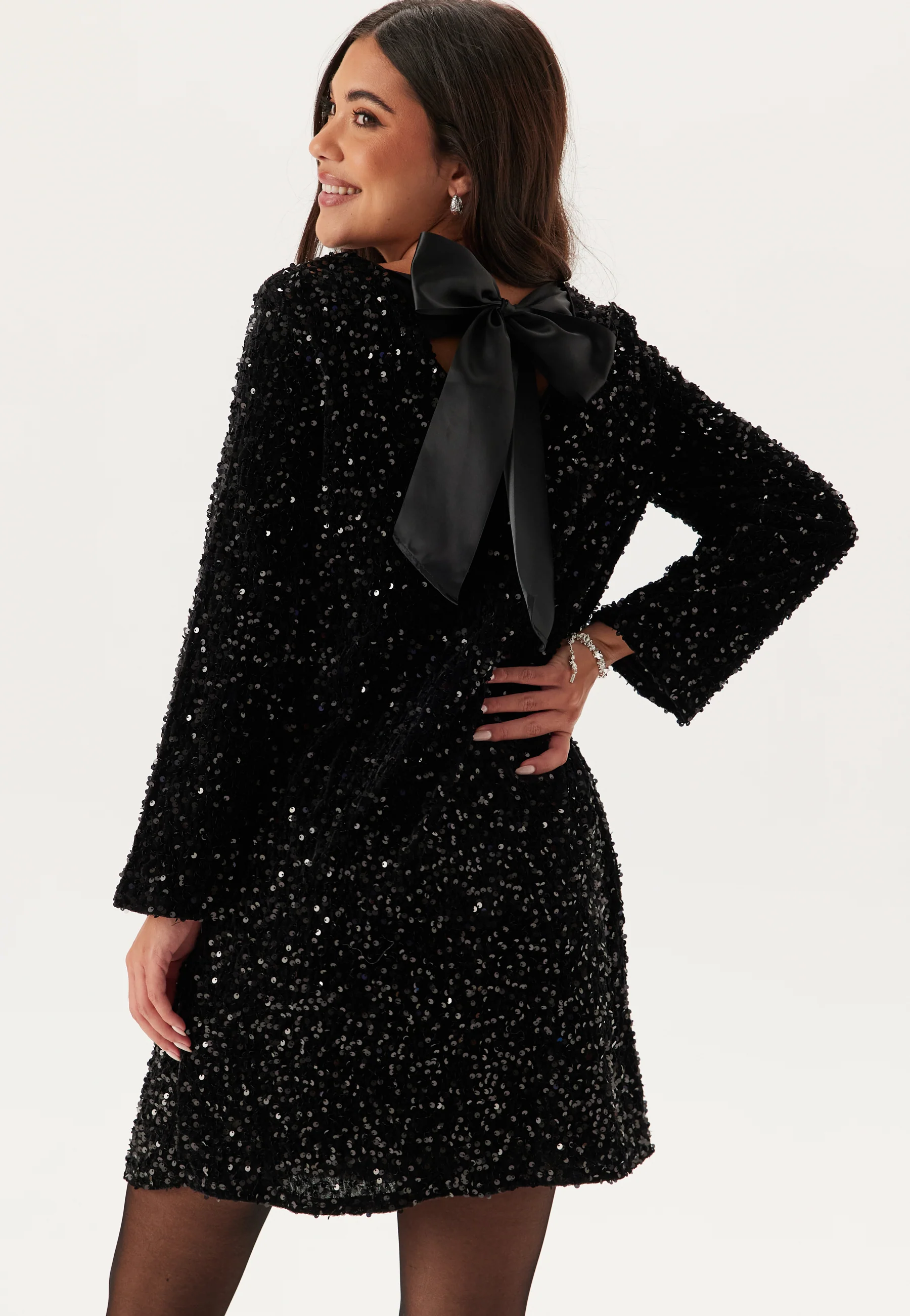 Viaria L/S O-NECK OPEN BACK DRESS - Image 2
