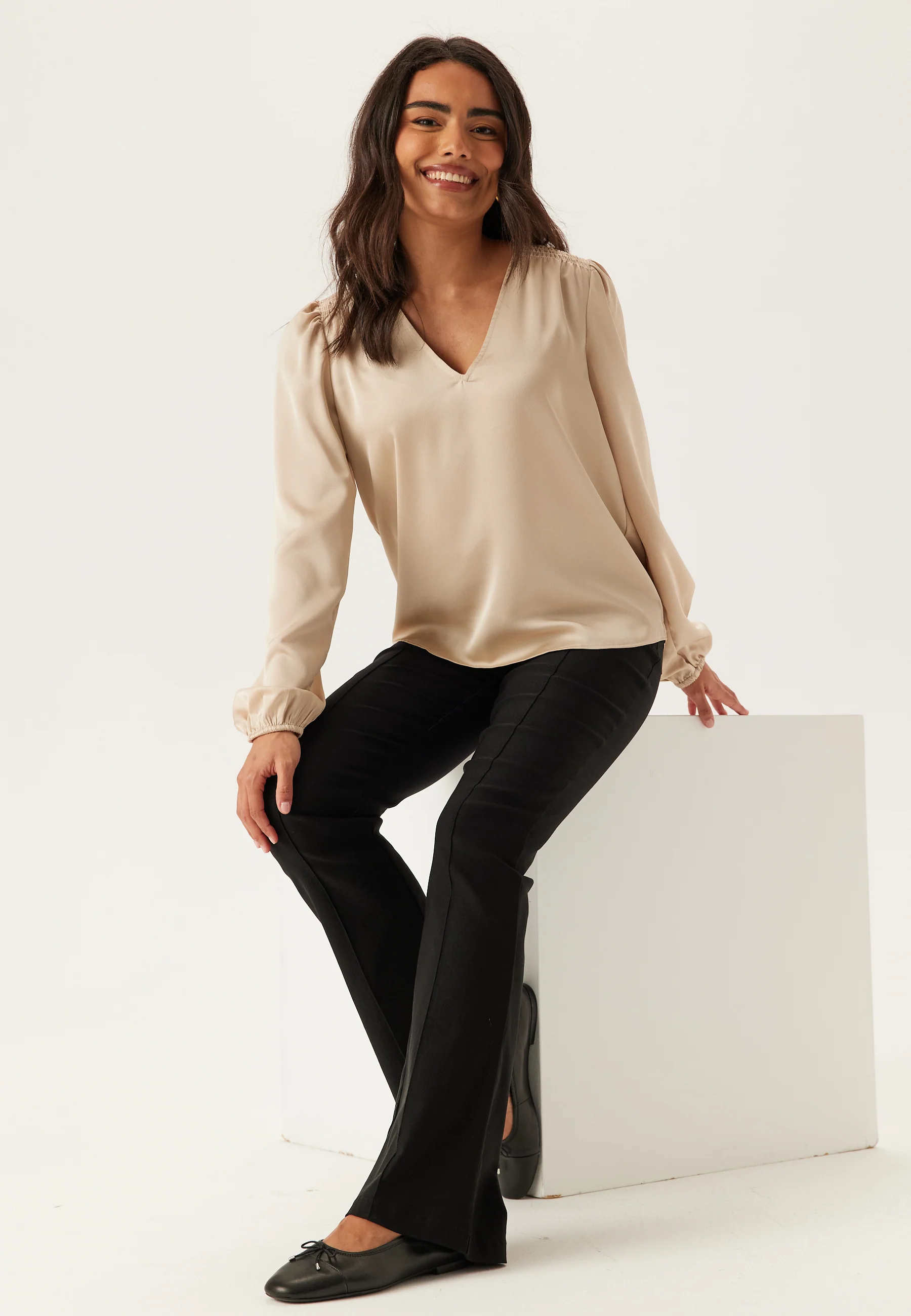 Viellette L/S SMOCK SATIN TOP - Image 3