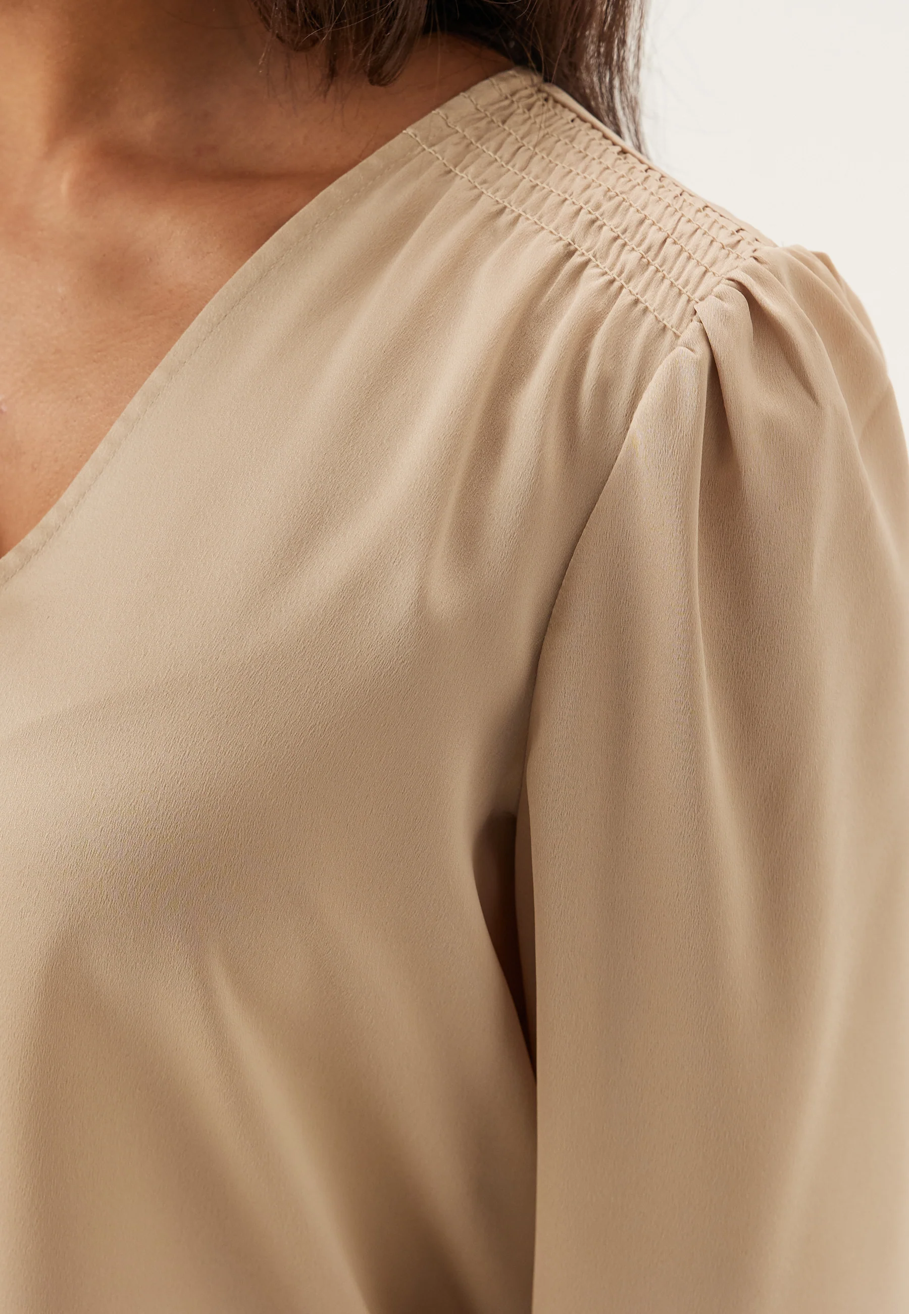 Viellette L/S SMOCK SATIN TOP - Image 4