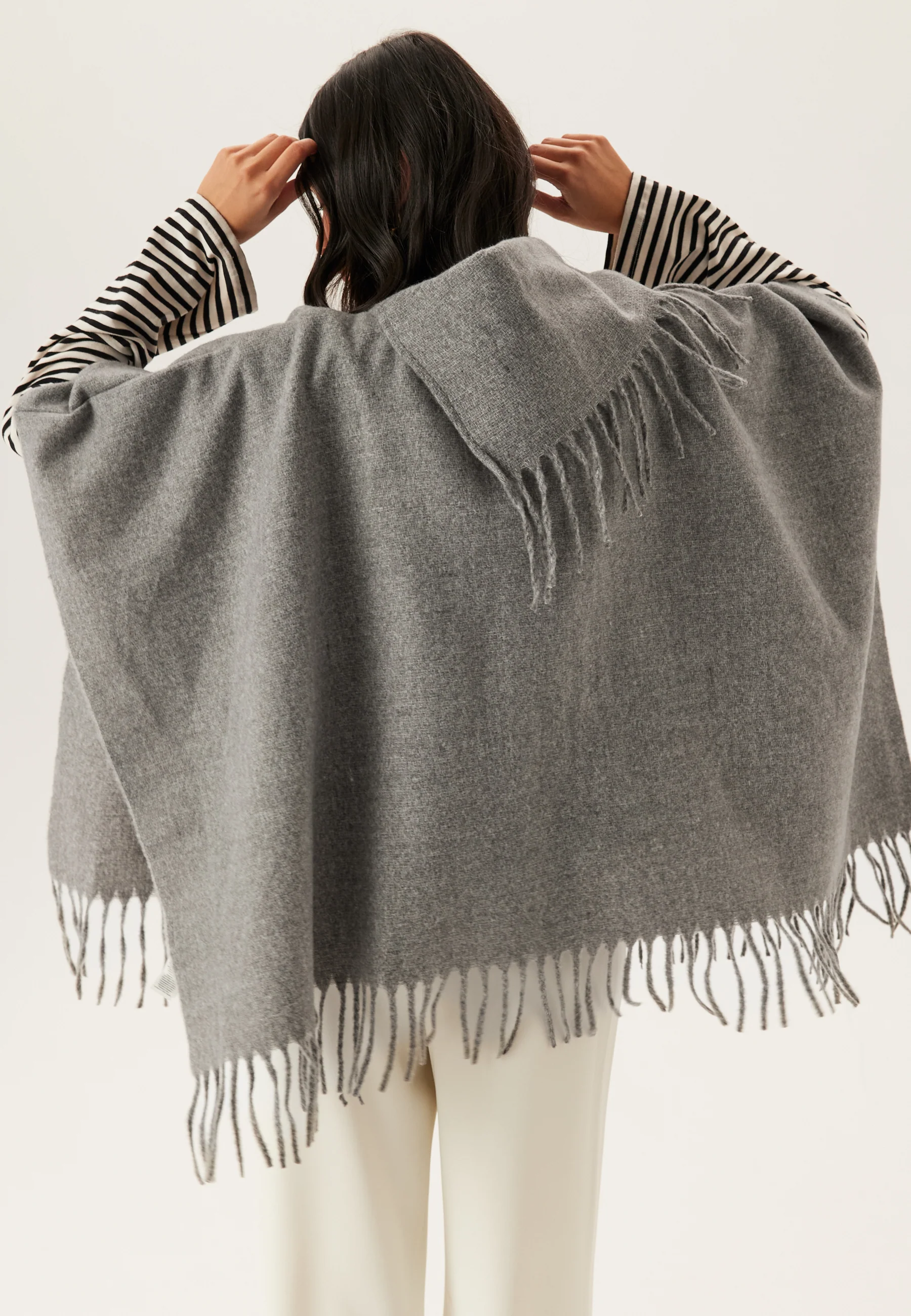 Vifjolira High Neck Poncho - Image 2