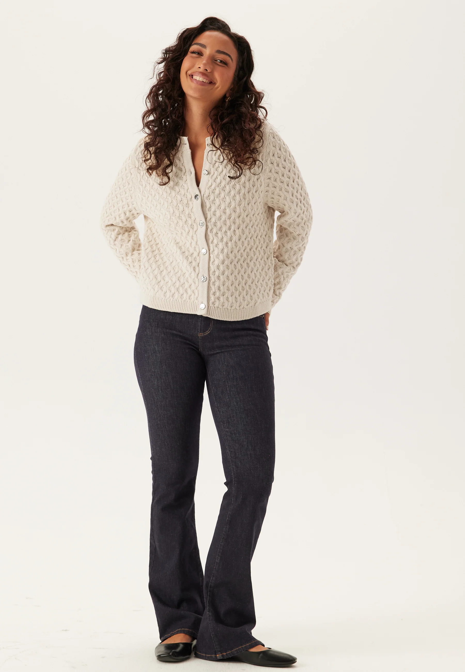 Vikali L/S O-NECK KNIT BUTTON - Image 3
