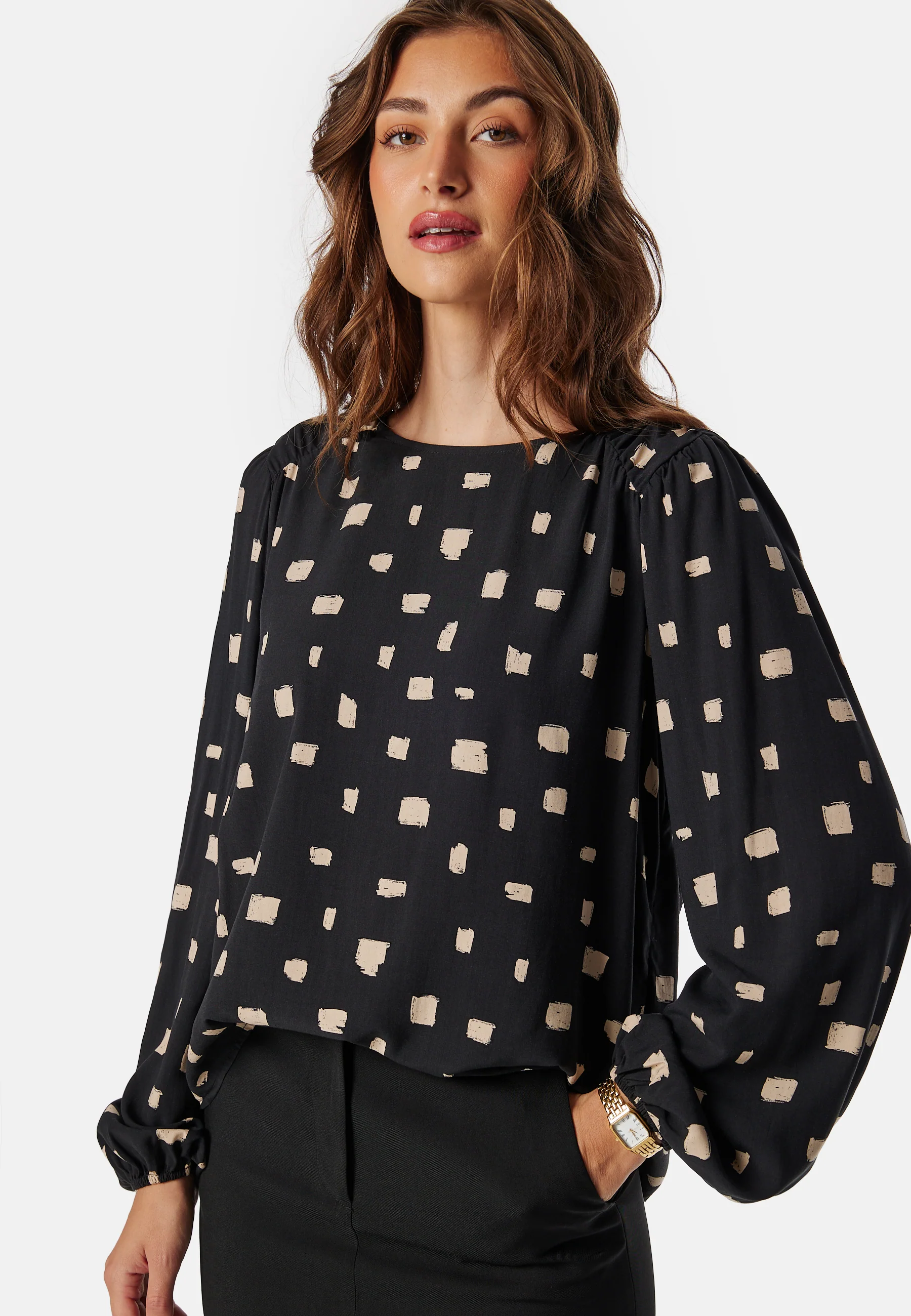 Vilana L/S O-NECK DETAIL TOP