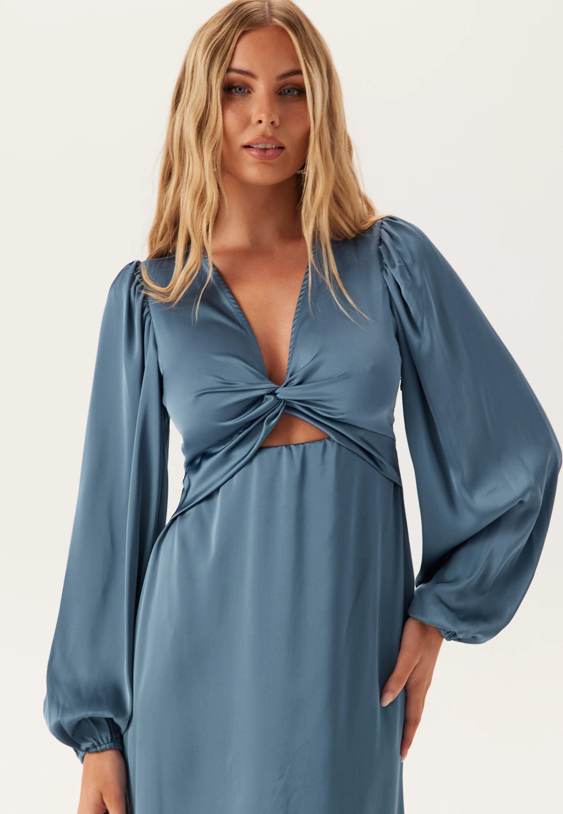 Vischasta L/S CUT OUT MIDI DRESS - Image 3